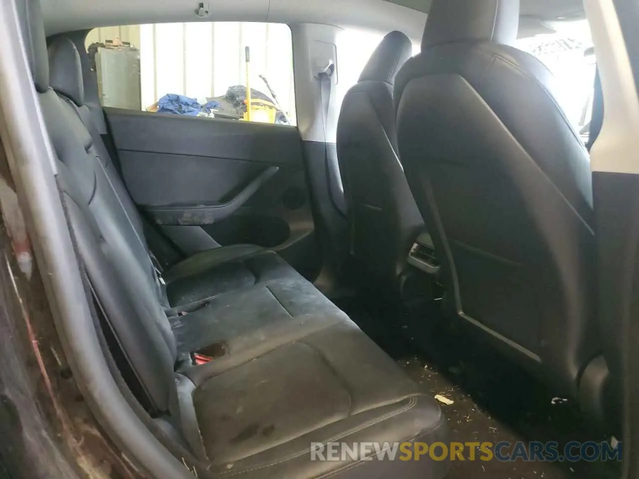 10 Photograph of a damaged car 7SAYGDEE1PF924245 TESLA MODEL Y 2023