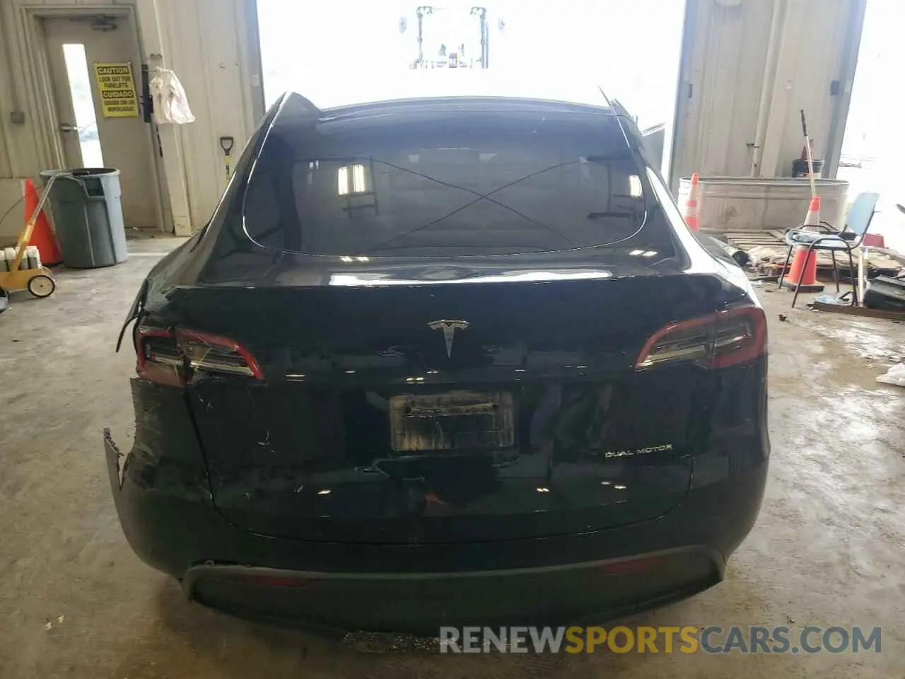 6 Photograph of a damaged car 7SAYGDEE1PF924245 TESLA MODEL Y 2023