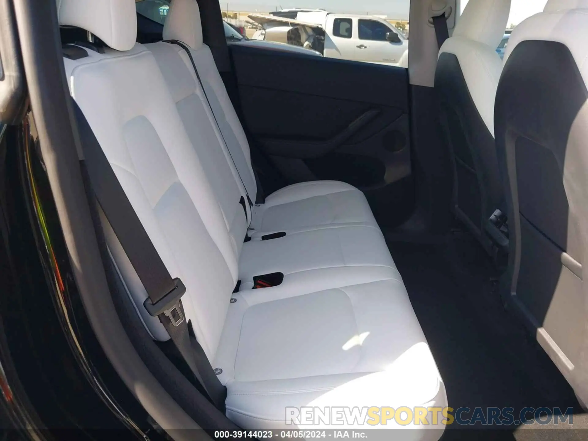 8 Photograph of a damaged car 7SAYGDEE1PF937030 TESLA MODEL Y 2023