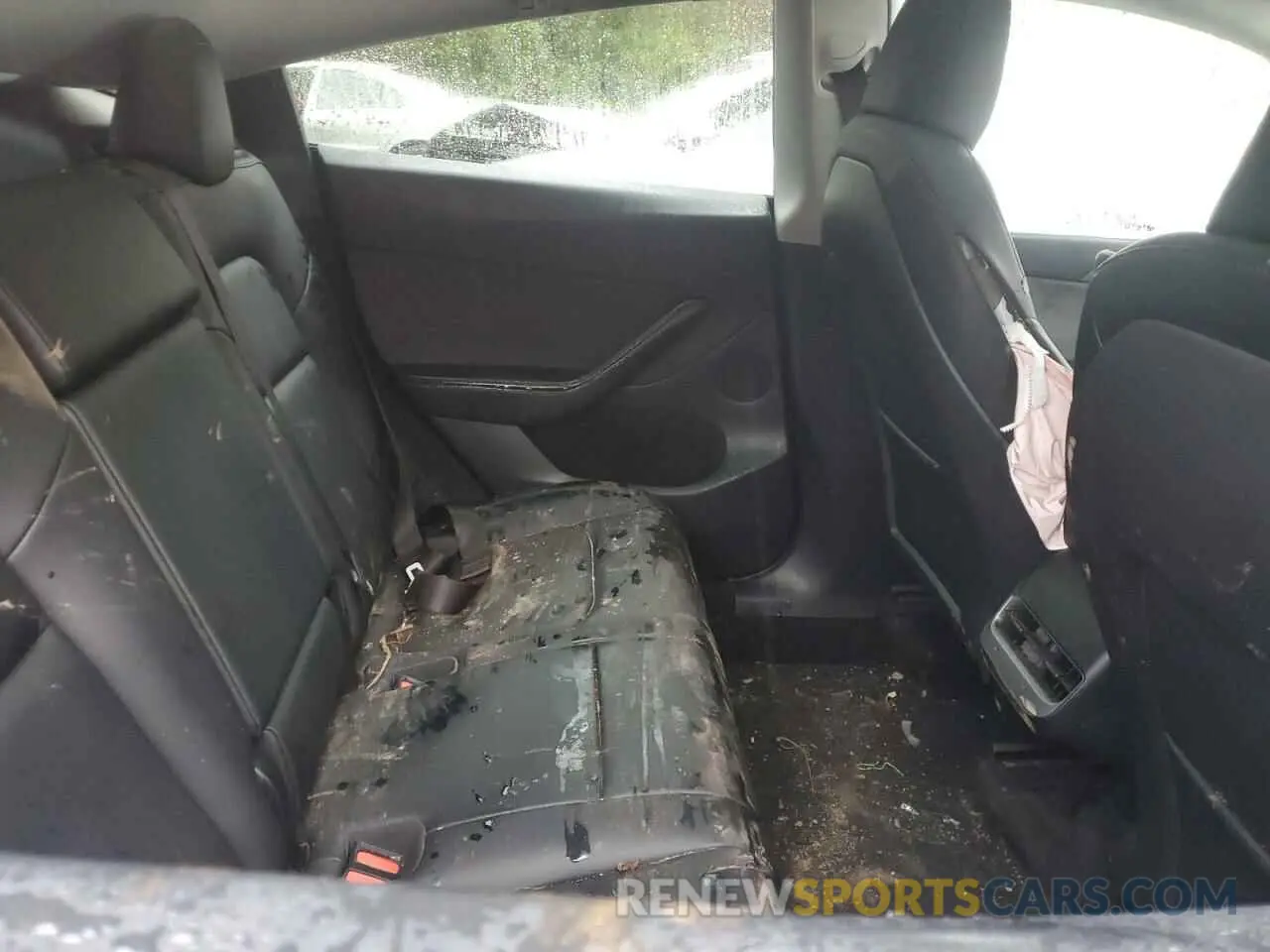 10 Photograph of a damaged car 7SAYGDEE1PF962378 TESLA MODEL Y 2023