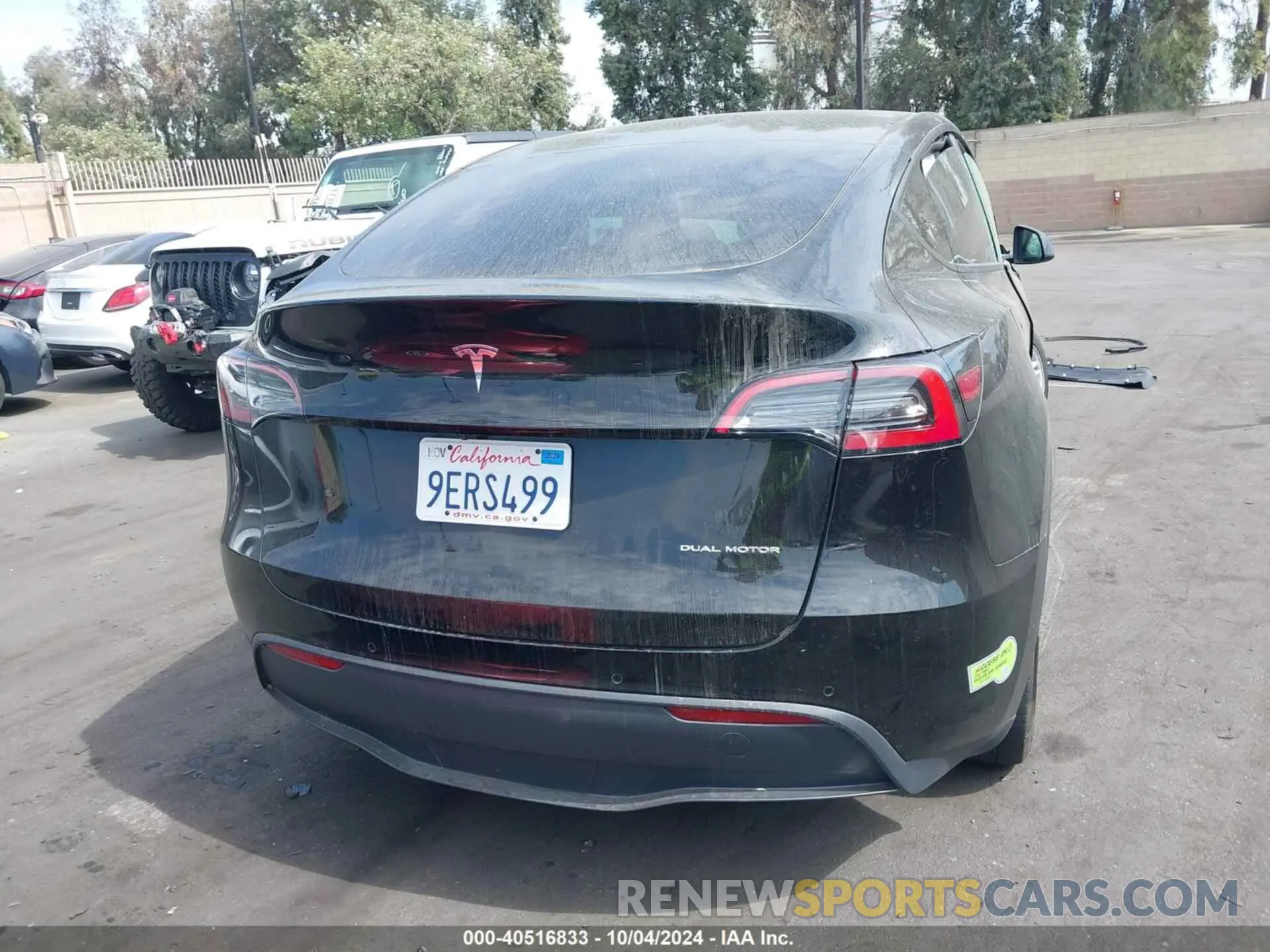 17 Photograph of a damaged car 7SAYGDEE2PA022992 TESLA MODEL Y 2023