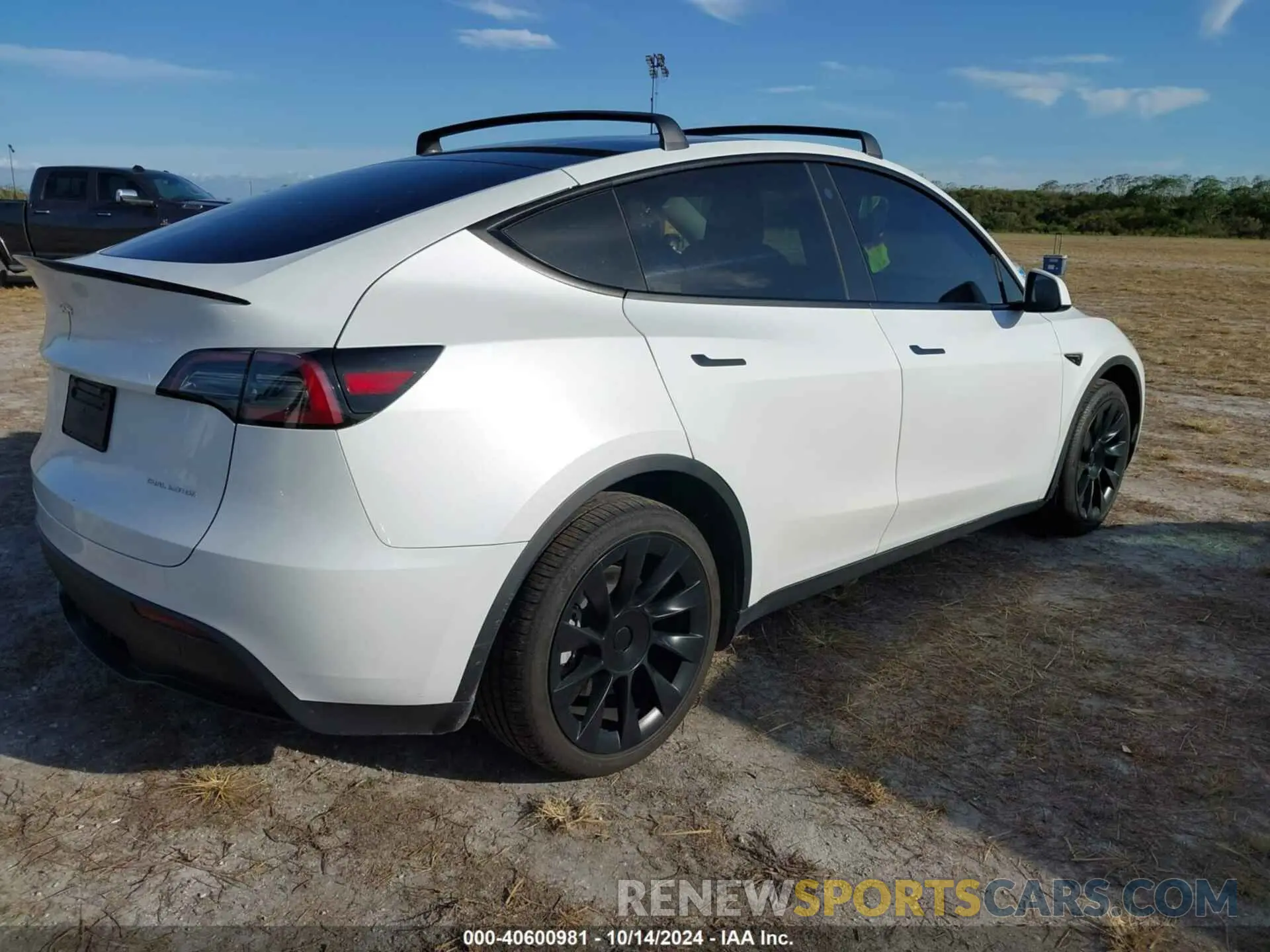 4 Photograph of a damaged car 7SAYGDEE2PA024869 TESLA MODEL Y 2023