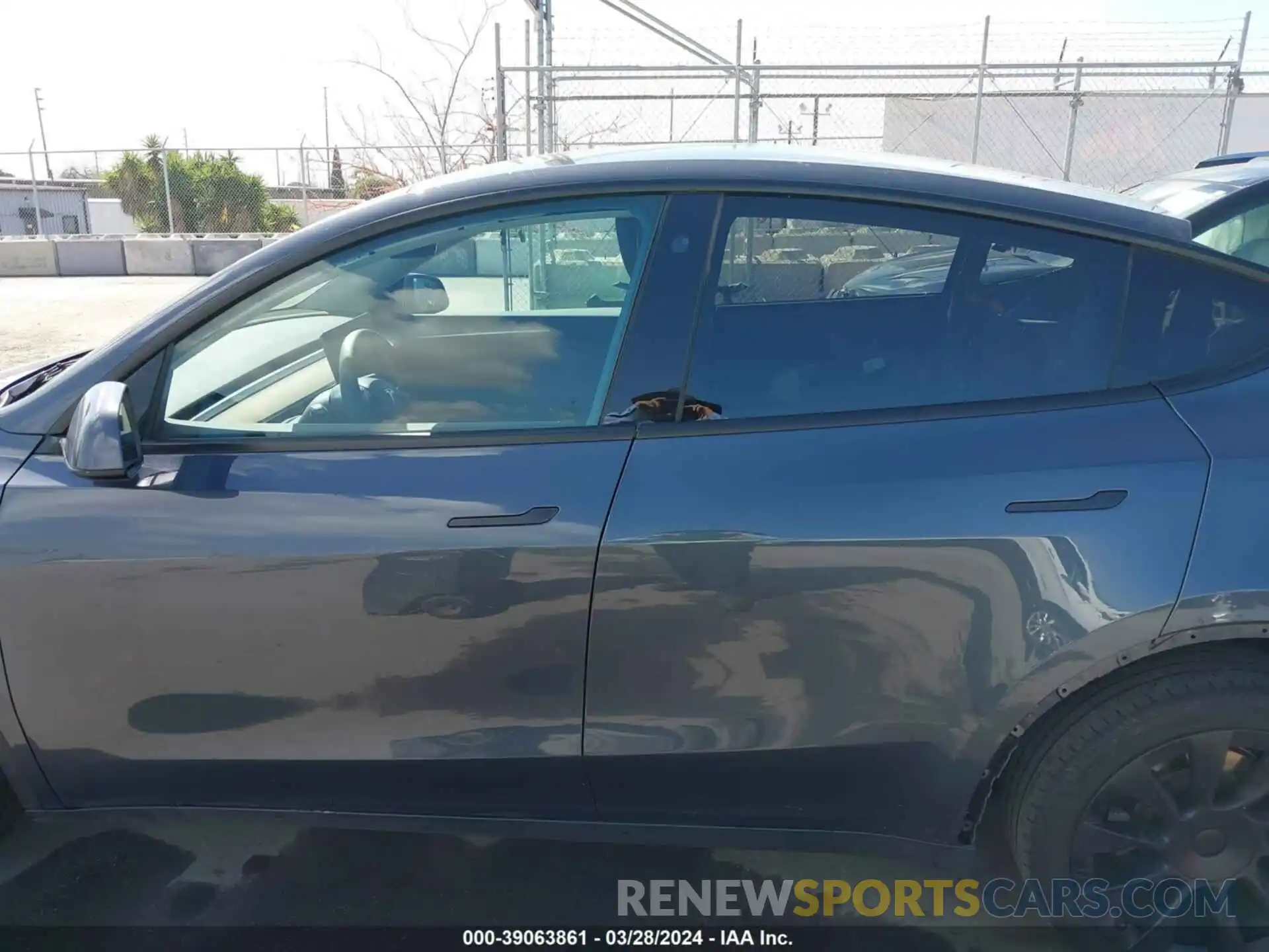 15 Photograph of a damaged car 7SAYGDEE2PA030414 TESLA MODEL Y 2023