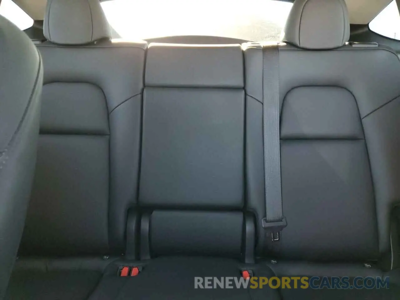 10 Photograph of a damaged car 7SAYGDEE2PA047794 TESLA MODEL Y 2023