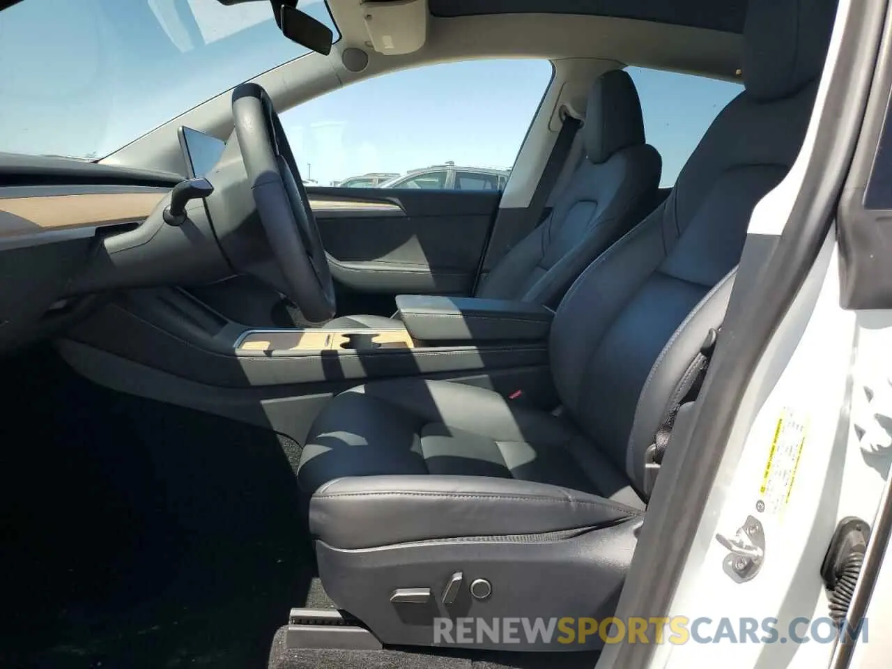 7 Photograph of a damaged car 7SAYGDEE2PA061792 TESLA MODEL Y 2023