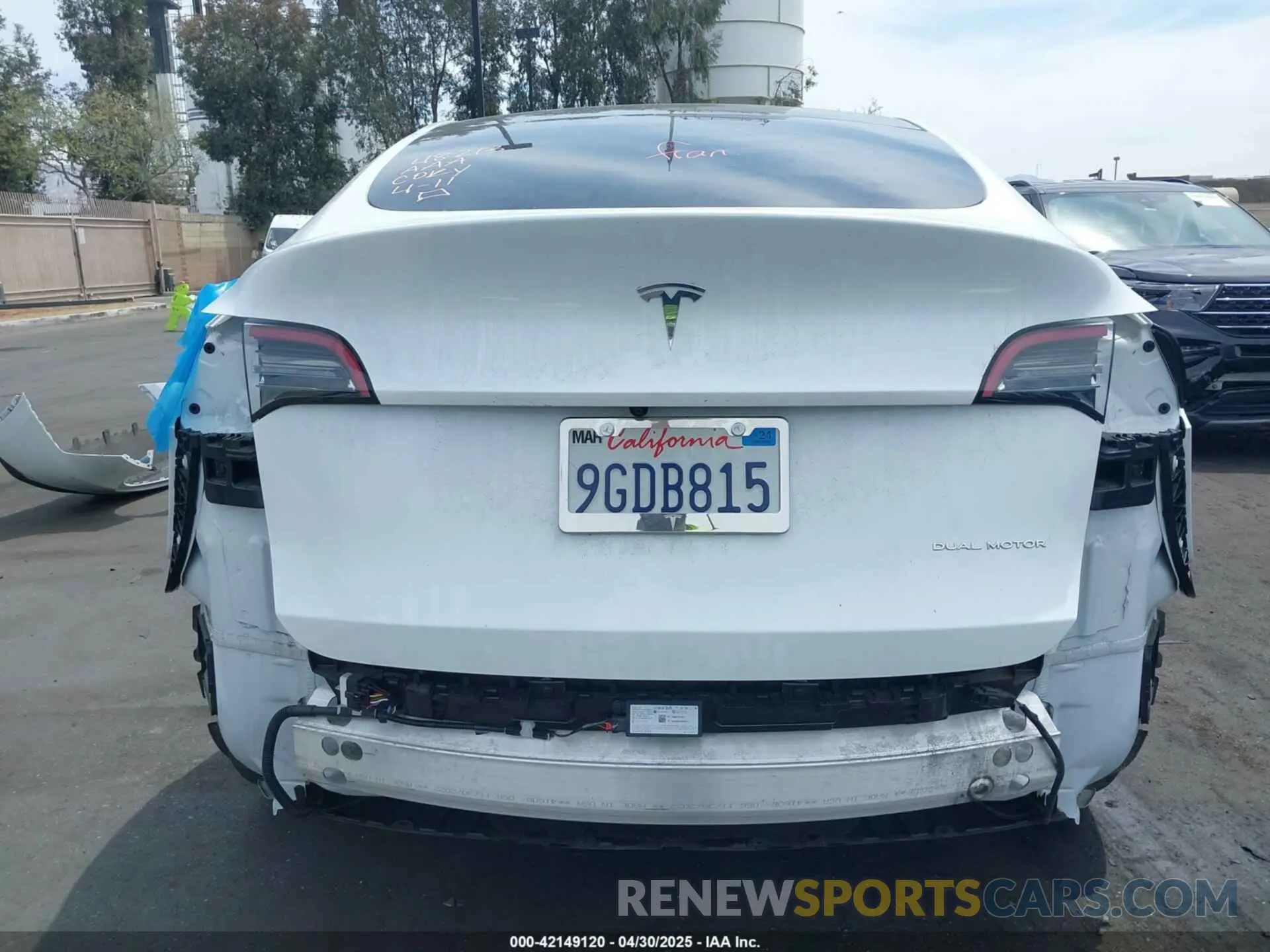 17 Photograph of a damaged car 7SAYGDEE2PA071609 TESLA MODEL Y 2023