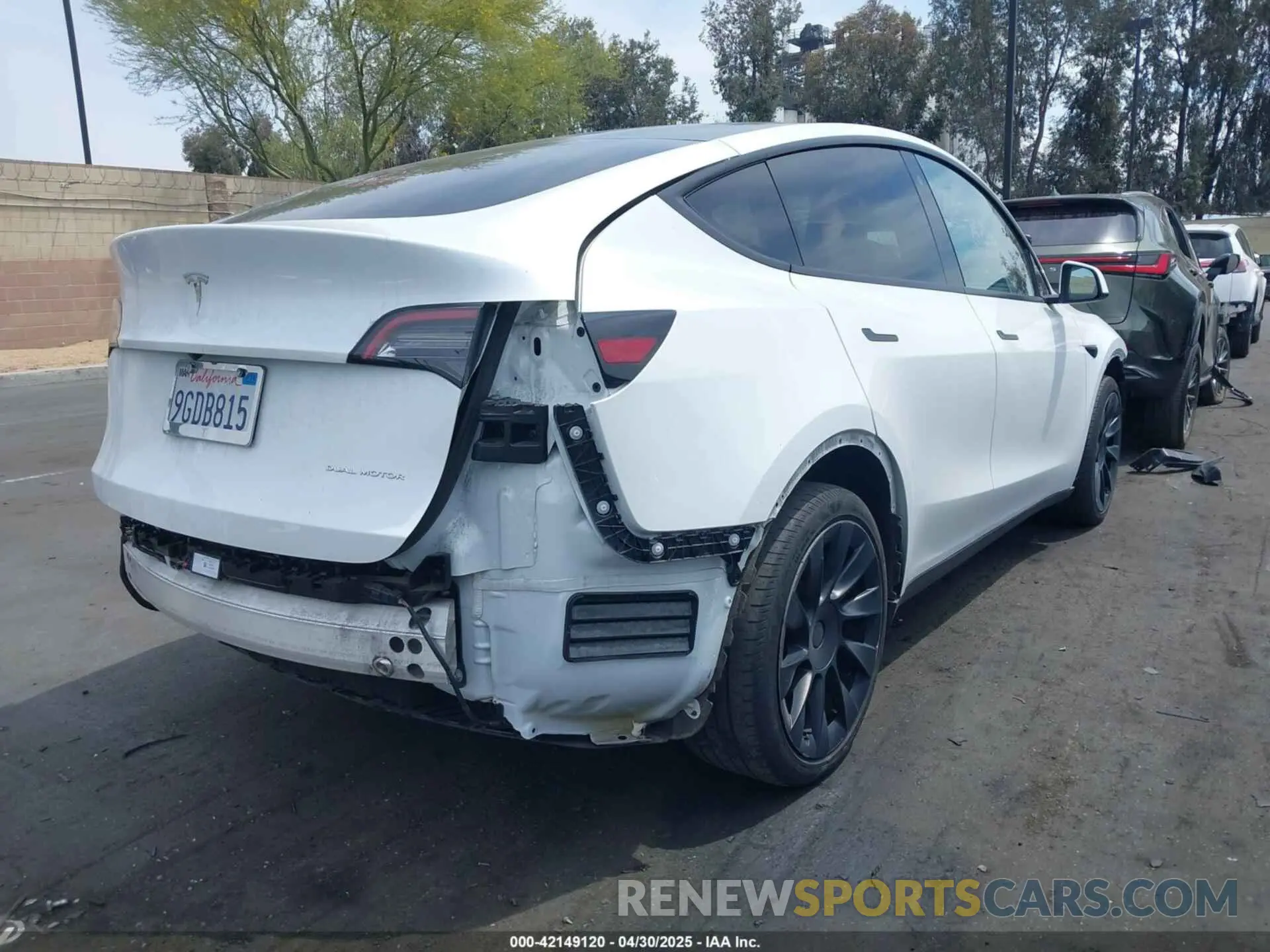 4 Photograph of a damaged car 7SAYGDEE2PA071609 TESLA MODEL Y 2023