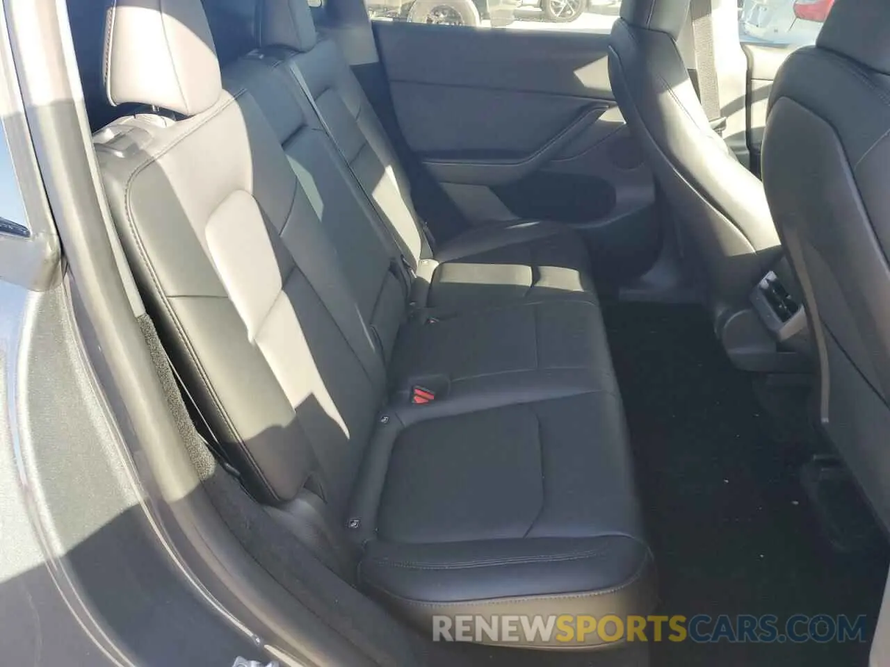 10 Photograph of a damaged car 7SAYGDEE2PA083548 TESLA MODEL Y 2023