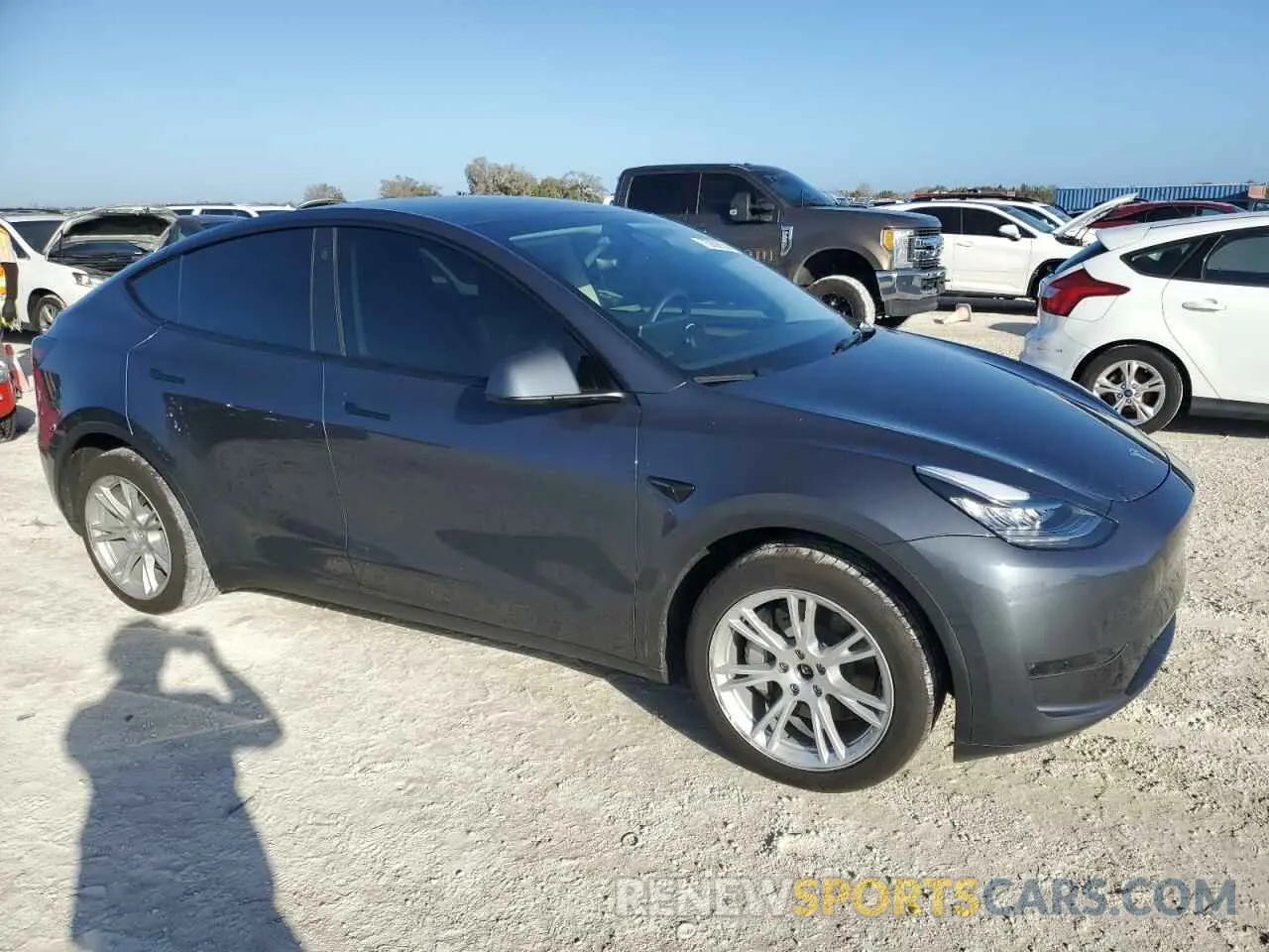 4 Photograph of a damaged car 7SAYGDEE2PA083548 TESLA MODEL Y 2023