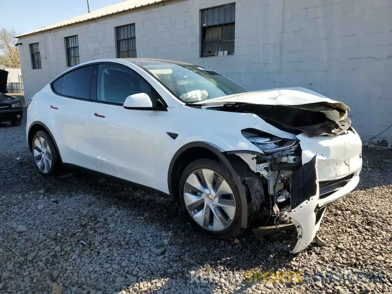 4 Photograph of a damaged car 7SAYGDEE2PA095375 TESLA MODEL Y 2023