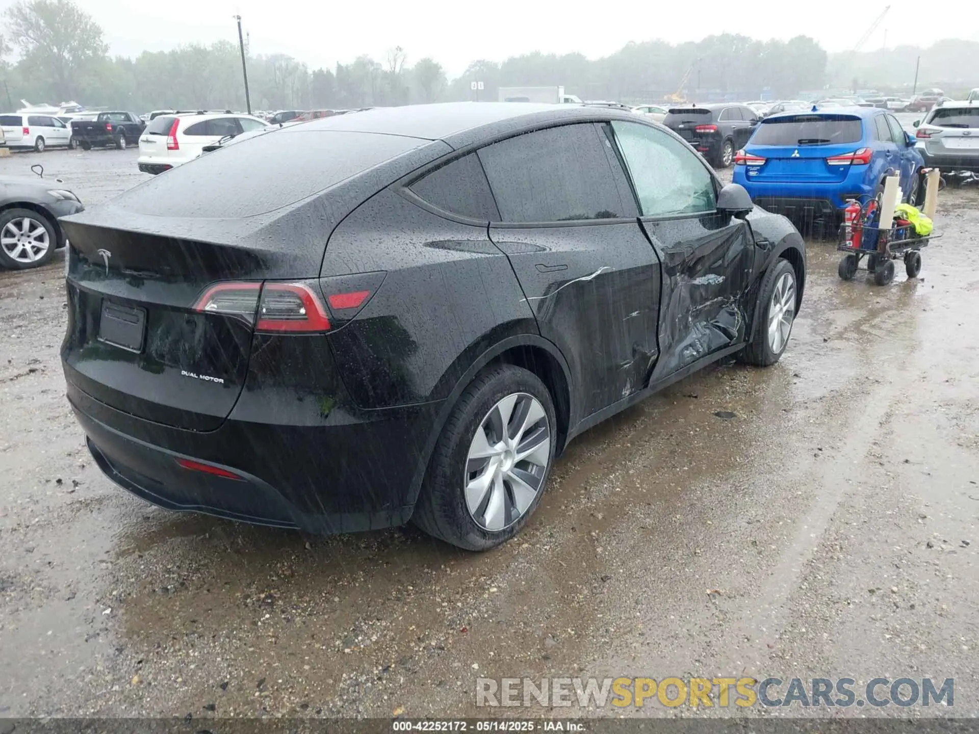 4 Photograph of a damaged car 7SAYGDEE2PA105631 TESLA MODEL Y 2023