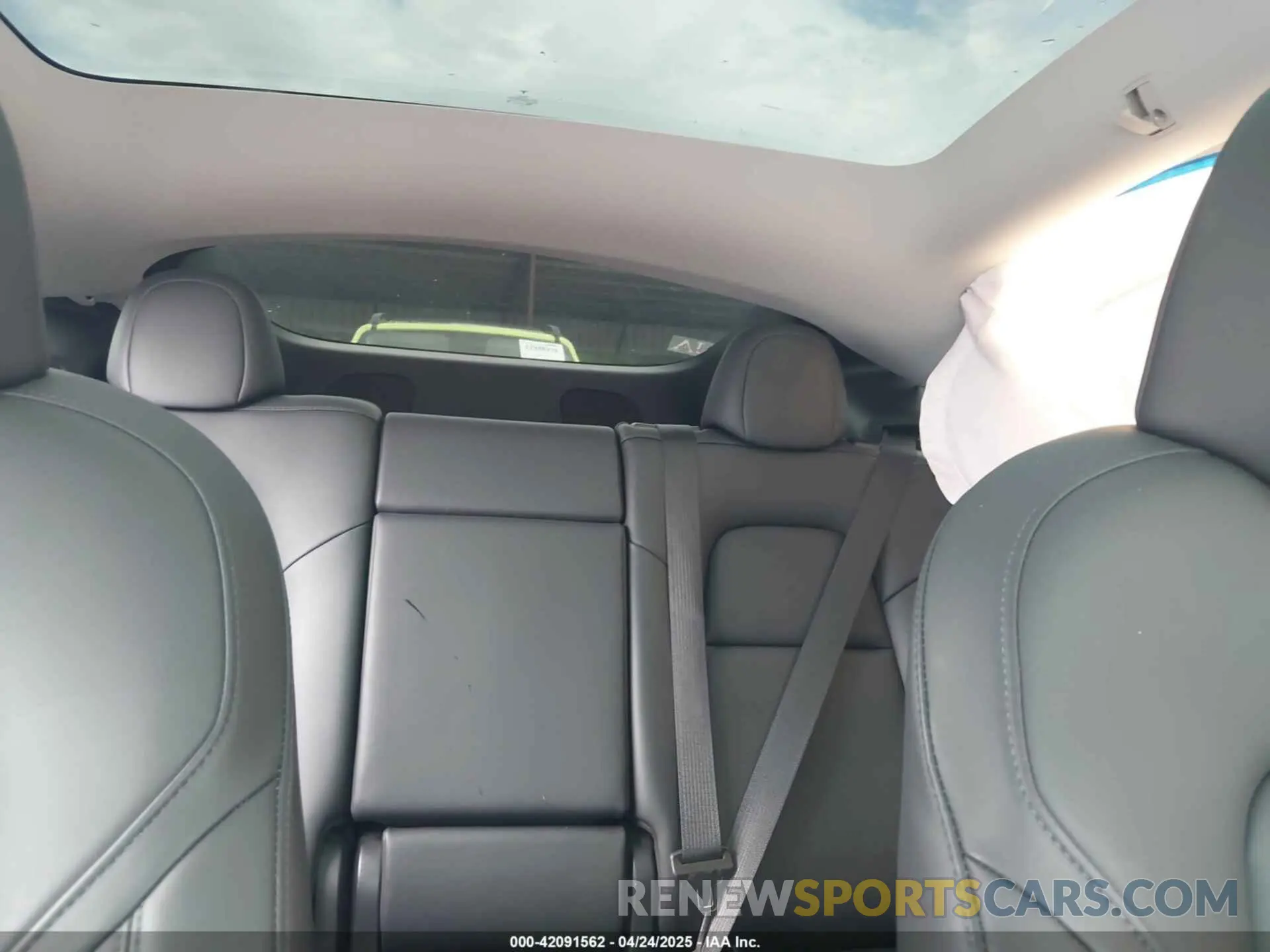 20 Photograph of a damaged car 7SAYGDEE2PA114703 TESLA MODEL Y 2023