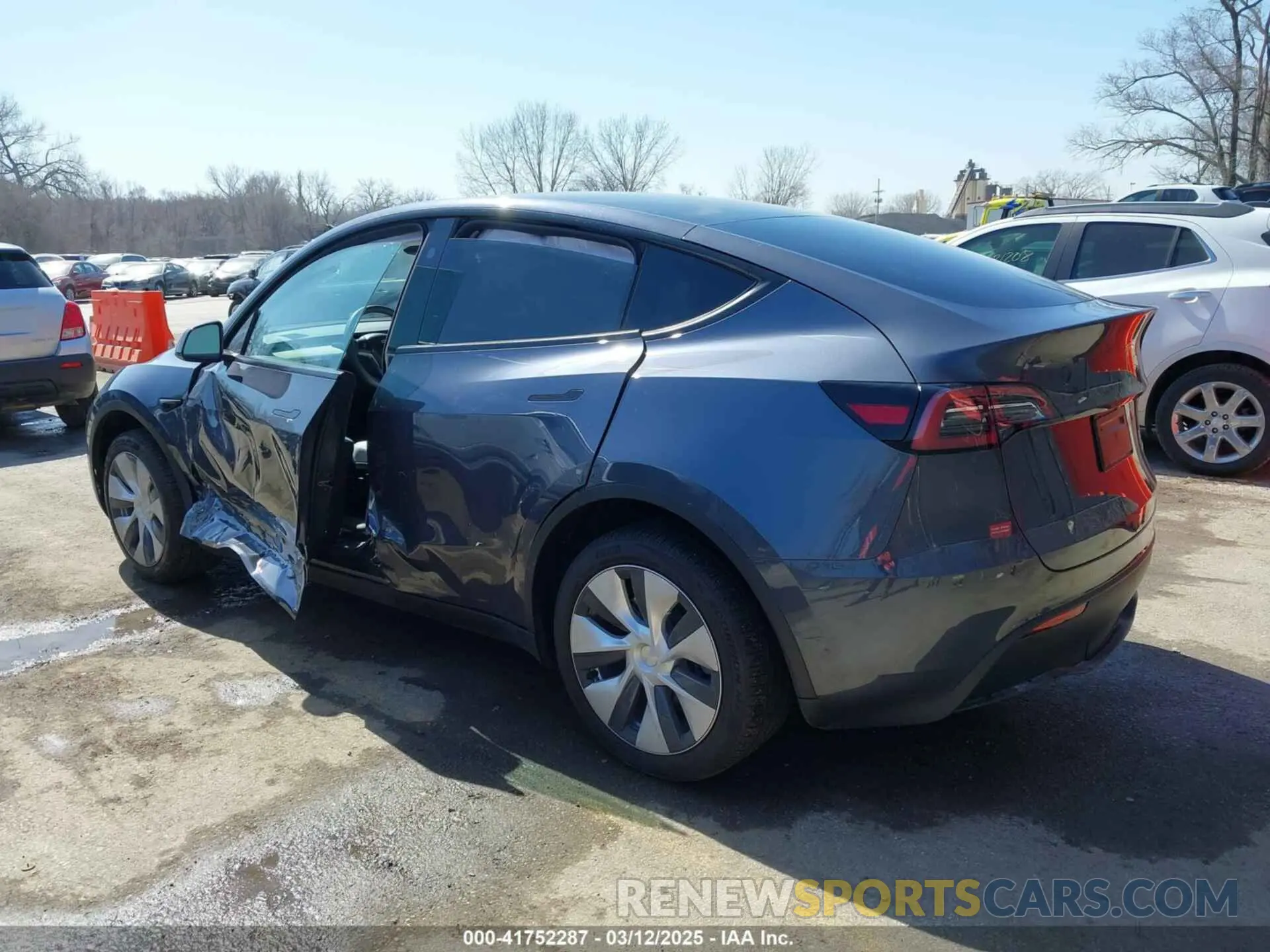 14 Photograph of a damaged car 7SAYGDEE2PA186792 TESLA MODEL Y 2023