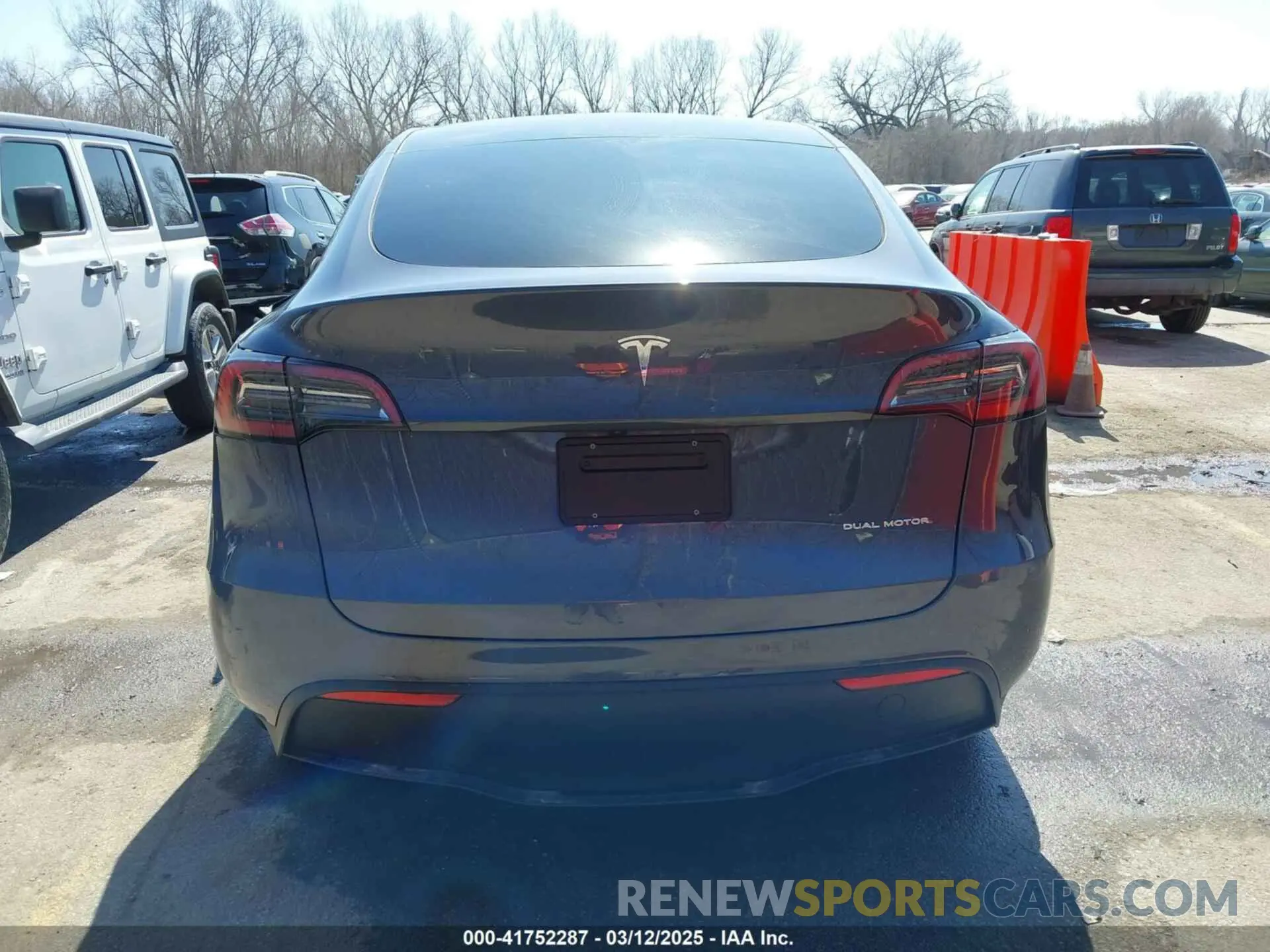 16 Photograph of a damaged car 7SAYGDEE2PA186792 TESLA MODEL Y 2023