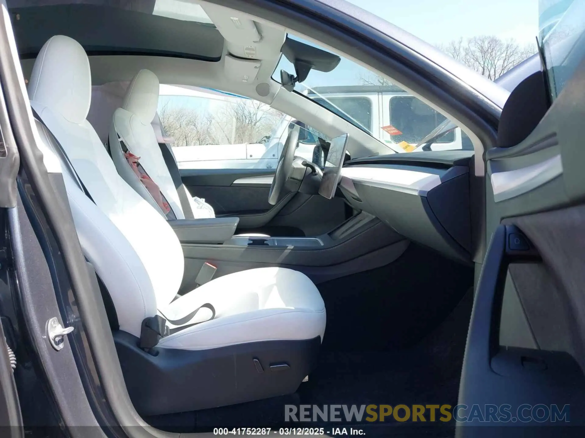 5 Photograph of a damaged car 7SAYGDEE2PA186792 TESLA MODEL Y 2023