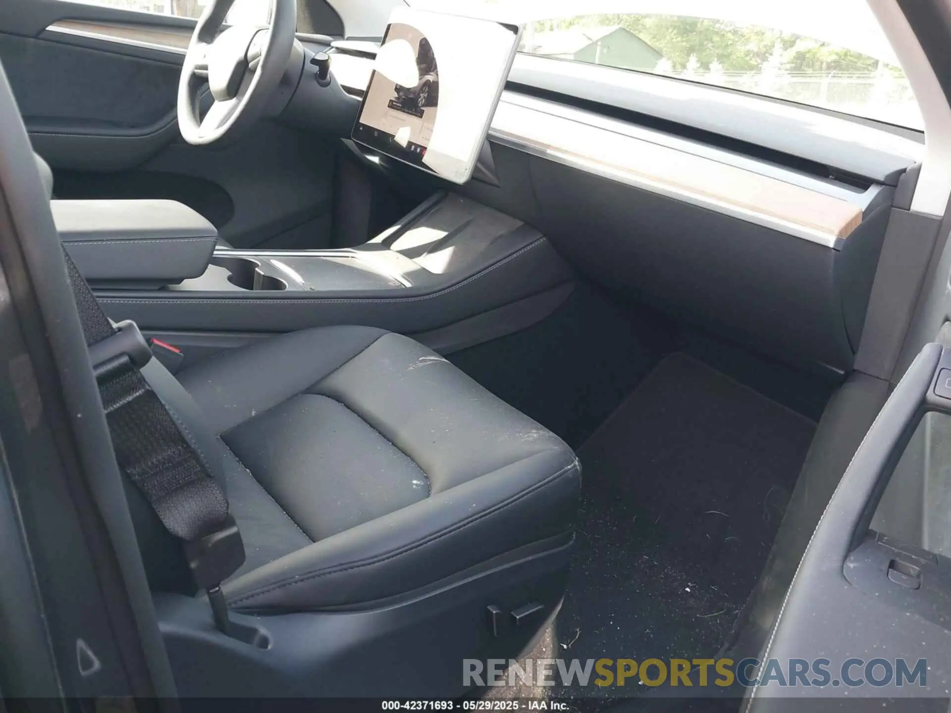 5 Photograph of a damaged car 7SAYGDEE2PA190227 TESLA MODEL Y 2023