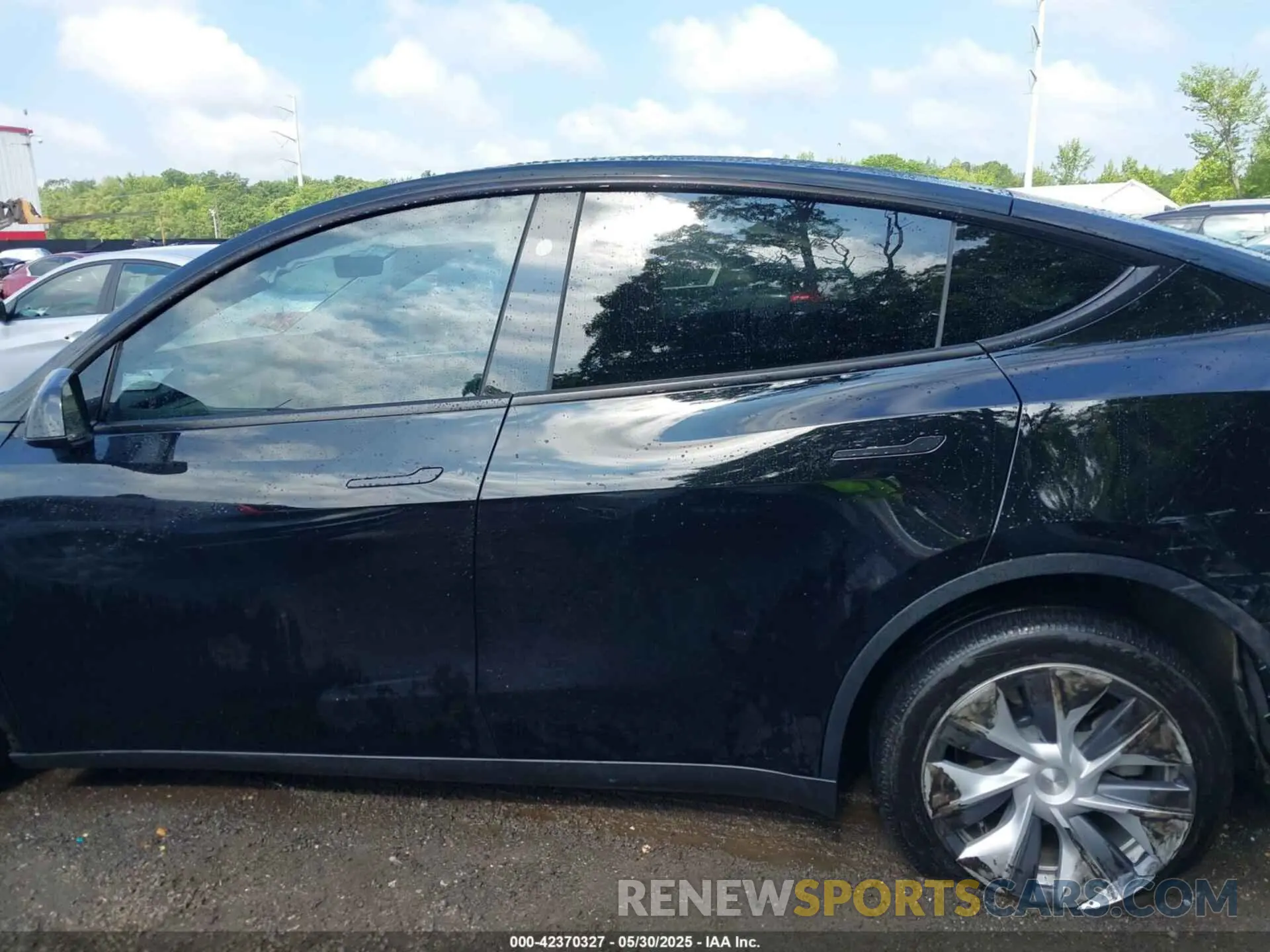 14 Photograph of a damaged car 7SAYGDEE2PA195198 TESLA MODEL Y 2023