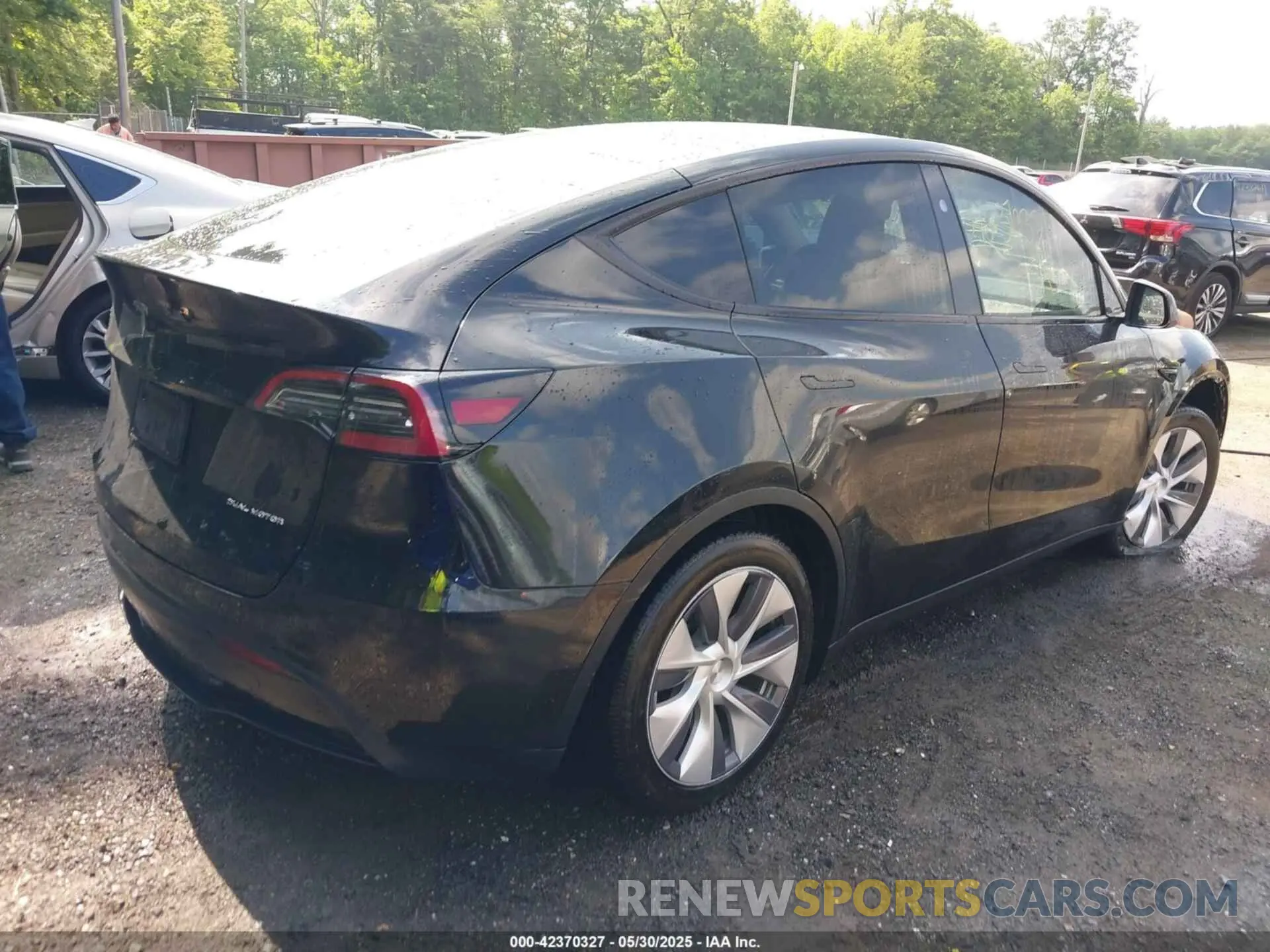 4 Photograph of a damaged car 7SAYGDEE2PA195198 TESLA MODEL Y 2023