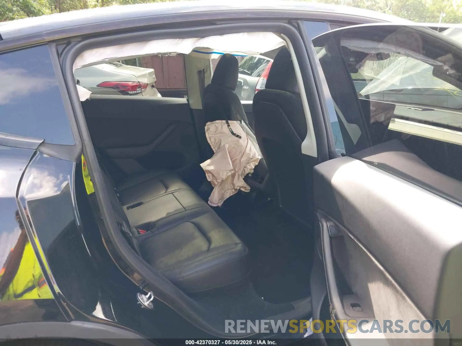 8 Photograph of a damaged car 7SAYGDEE2PA195198 TESLA MODEL Y 2023