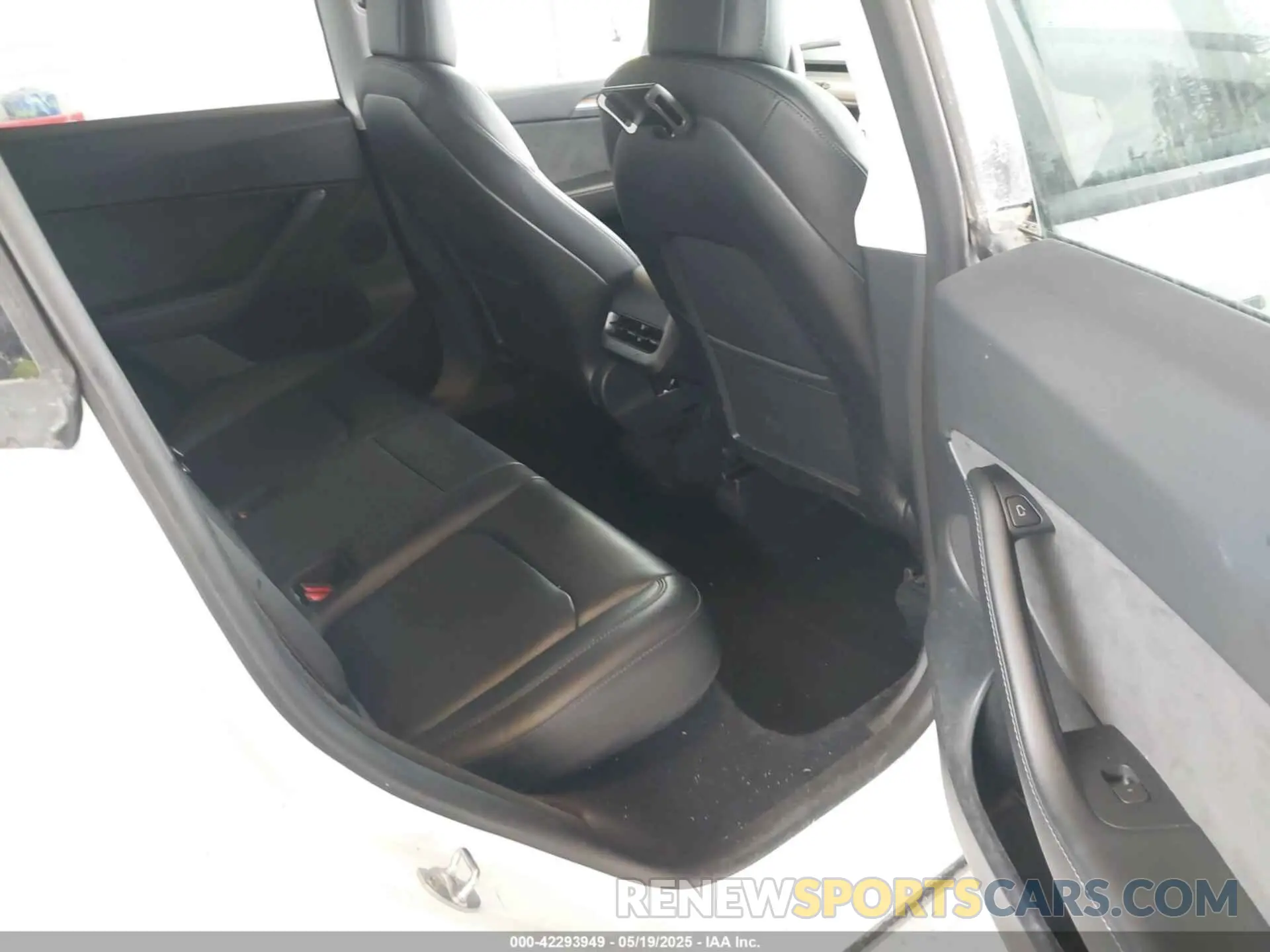 8 Photograph of a damaged car 7SAYGDEE2PF589447 TESLA MODEL Y 2023