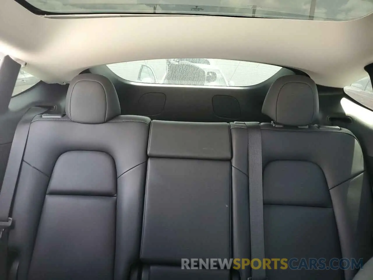 10 Photograph of a damaged car 7SAYGDEE2PF604318 TESLA MODEL Y 2023