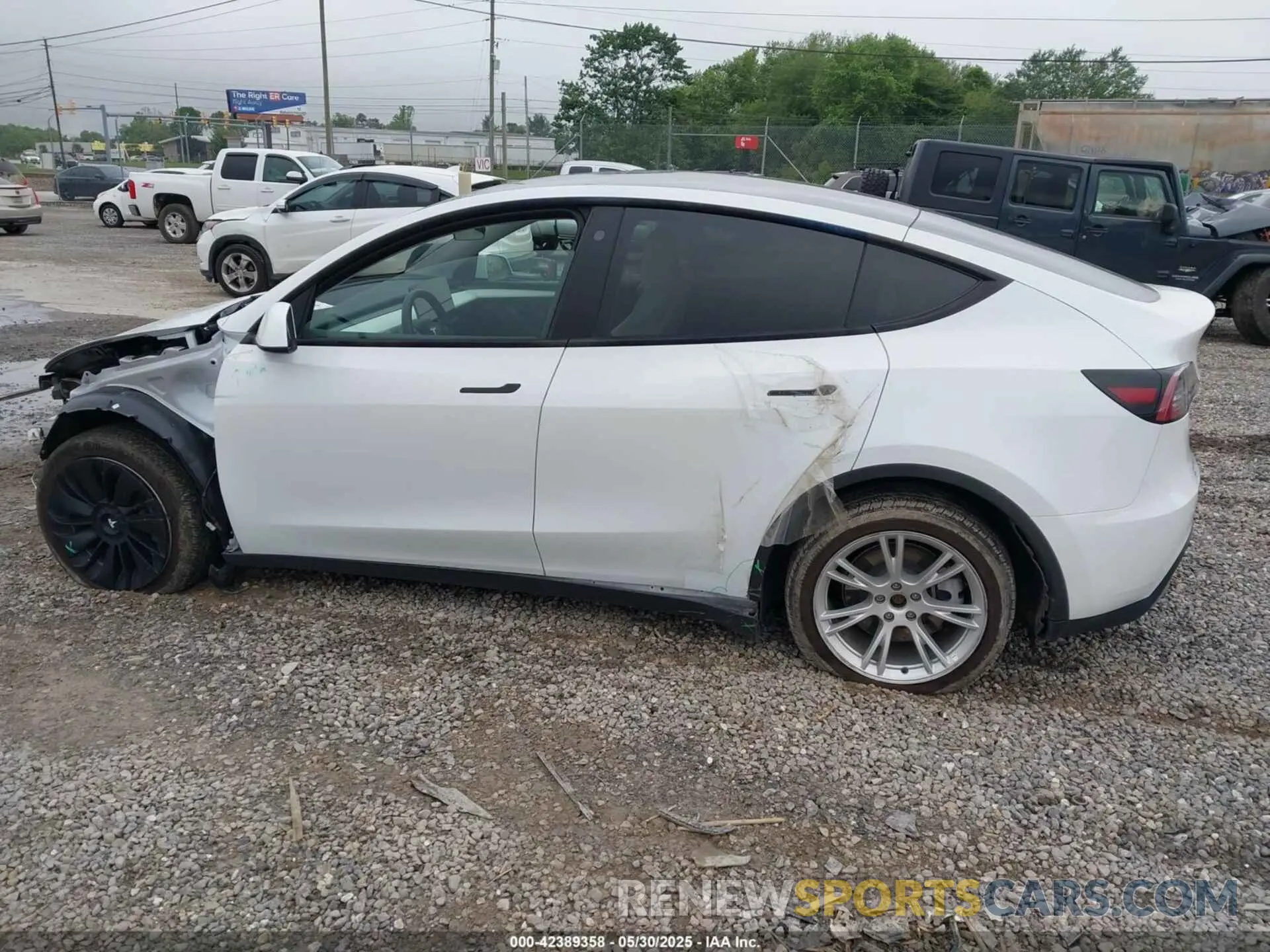 14 Photograph of a damaged car 7SAYGDEE2PF631955 TESLA MODEL Y 2023
