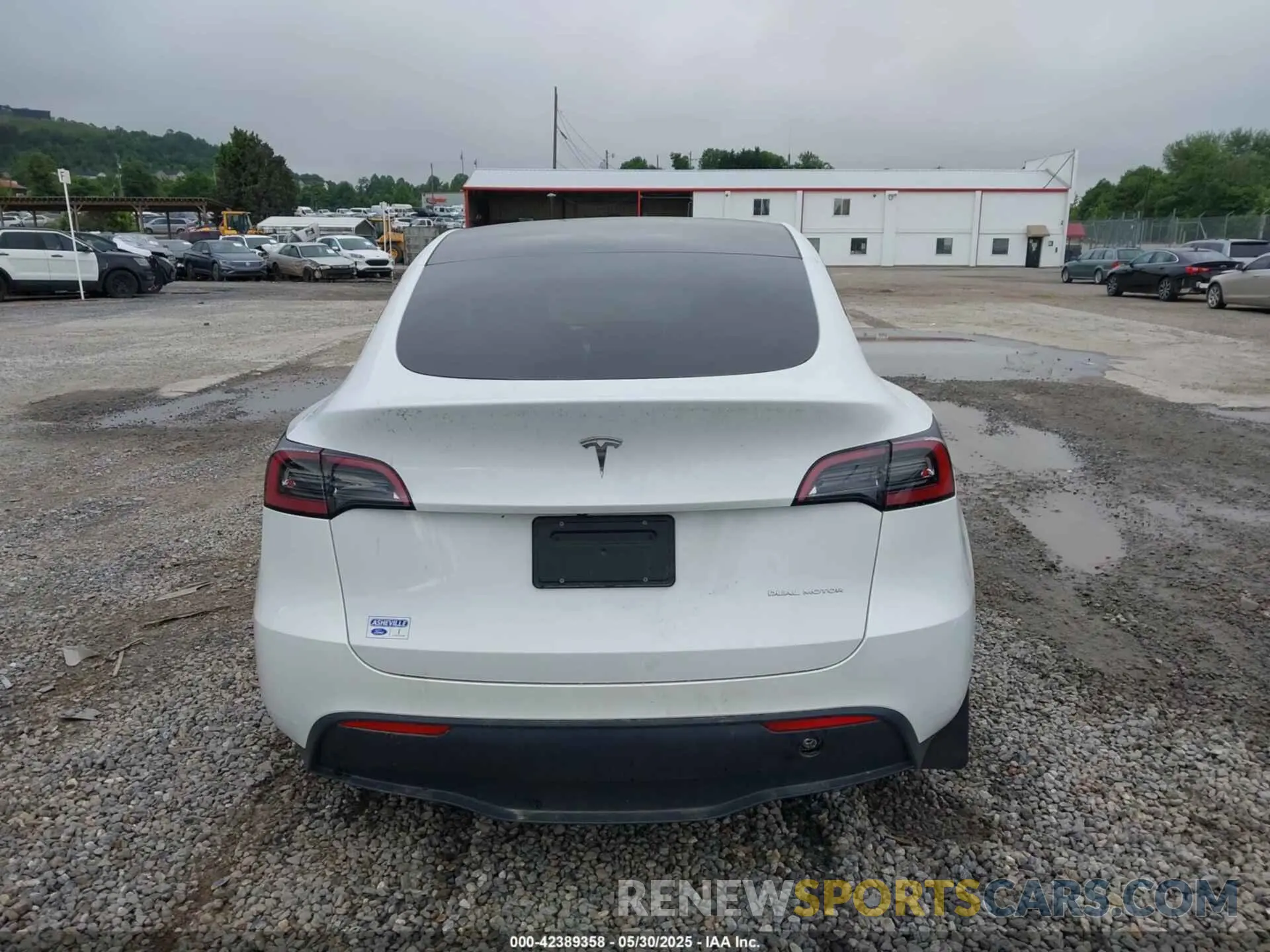 16 Photograph of a damaged car 7SAYGDEE2PF631955 TESLA MODEL Y 2023