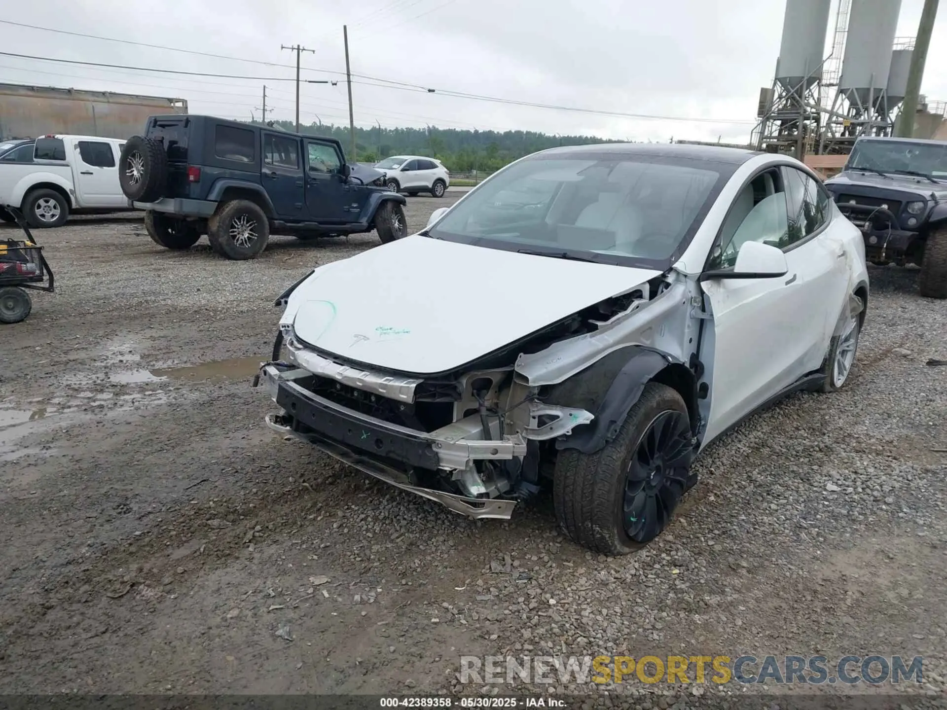 2 Photograph of a damaged car 7SAYGDEE2PF631955 TESLA MODEL Y 2023