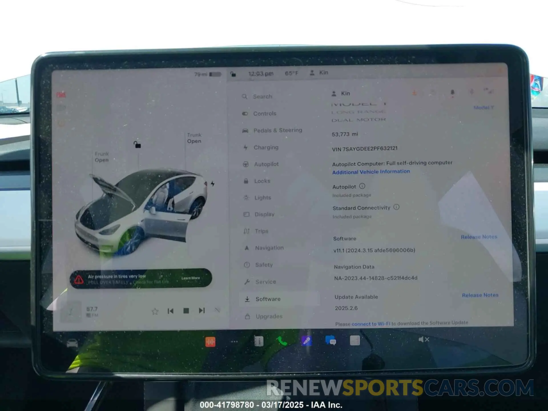 18 Photograph of a damaged car 7SAYGDEE2PF632121 TESLA MODEL Y 2023