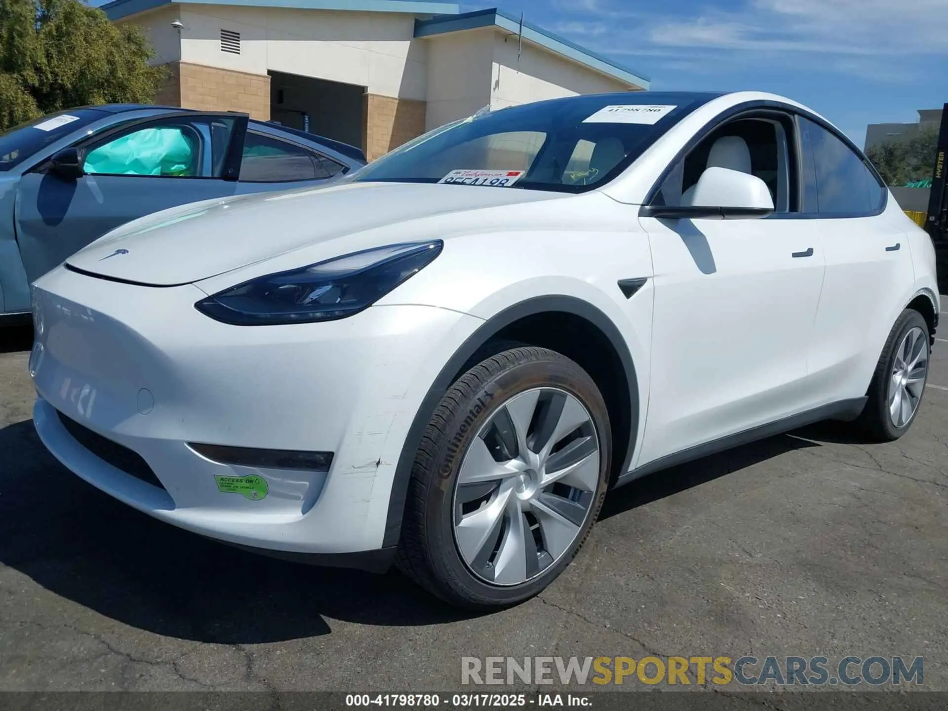 2 Photograph of a damaged car 7SAYGDEE2PF632121 TESLA MODEL Y 2023