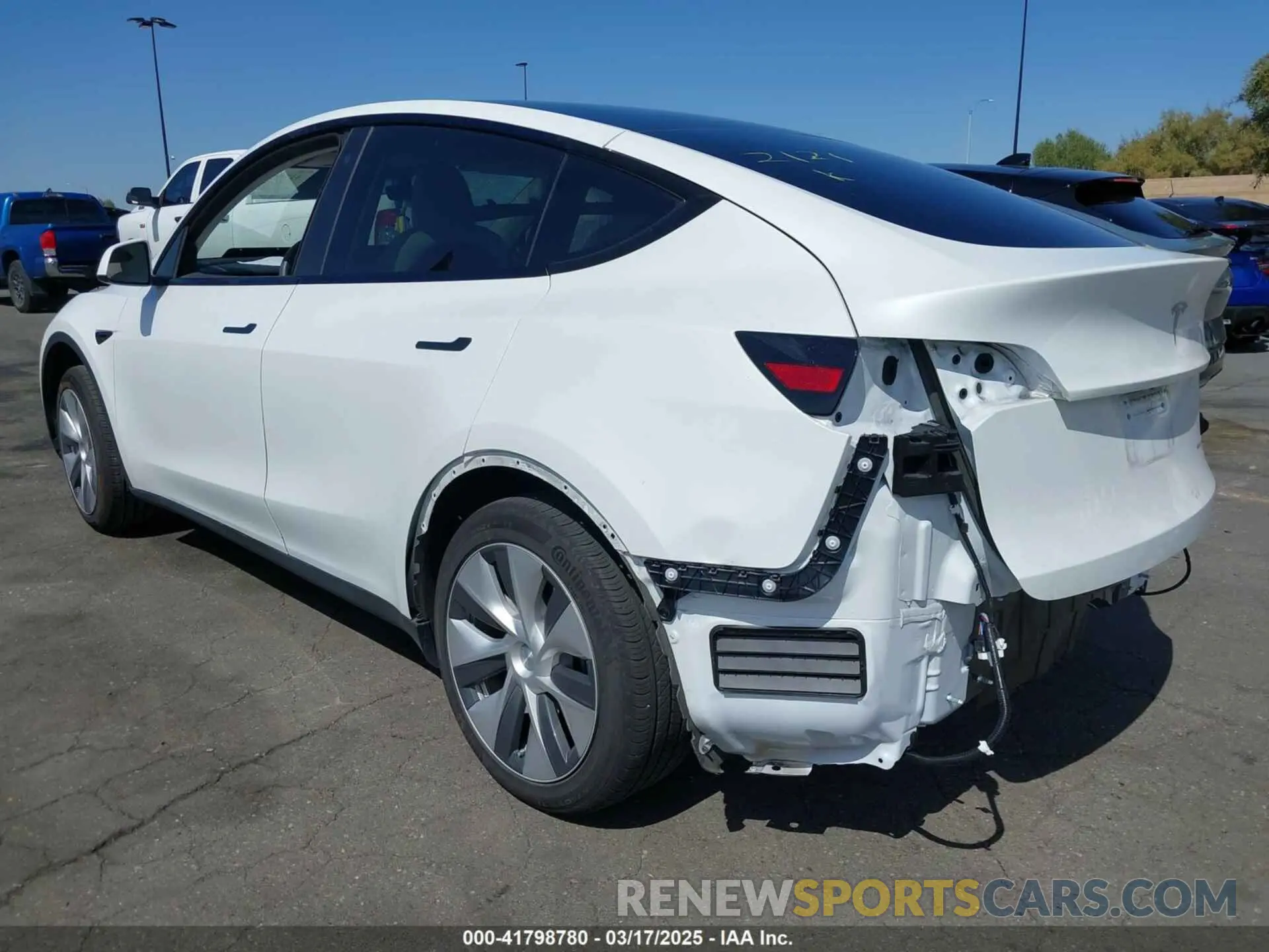 3 Photograph of a damaged car 7SAYGDEE2PF632121 TESLA MODEL Y 2023