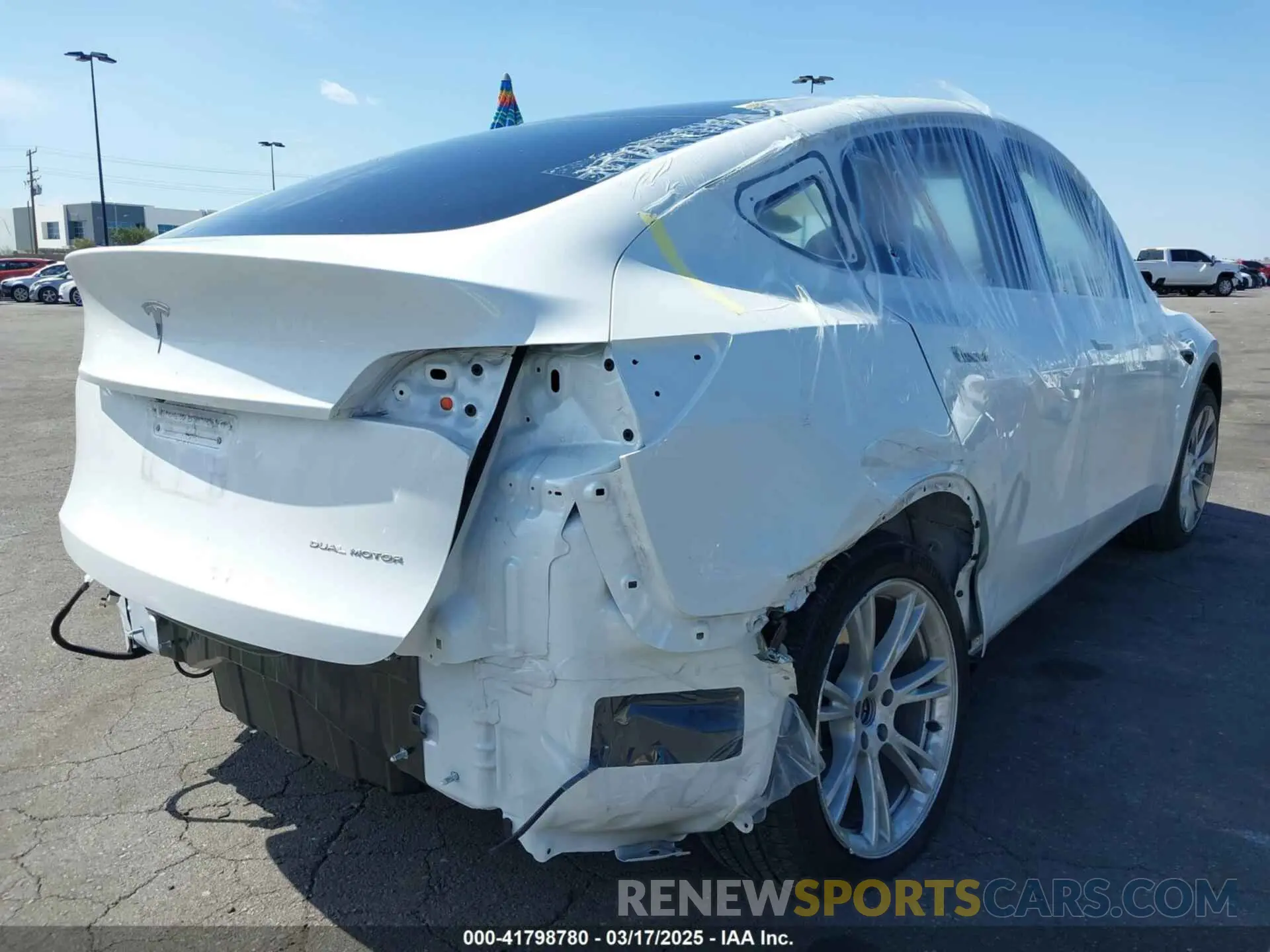 4 Photograph of a damaged car 7SAYGDEE2PF632121 TESLA MODEL Y 2023