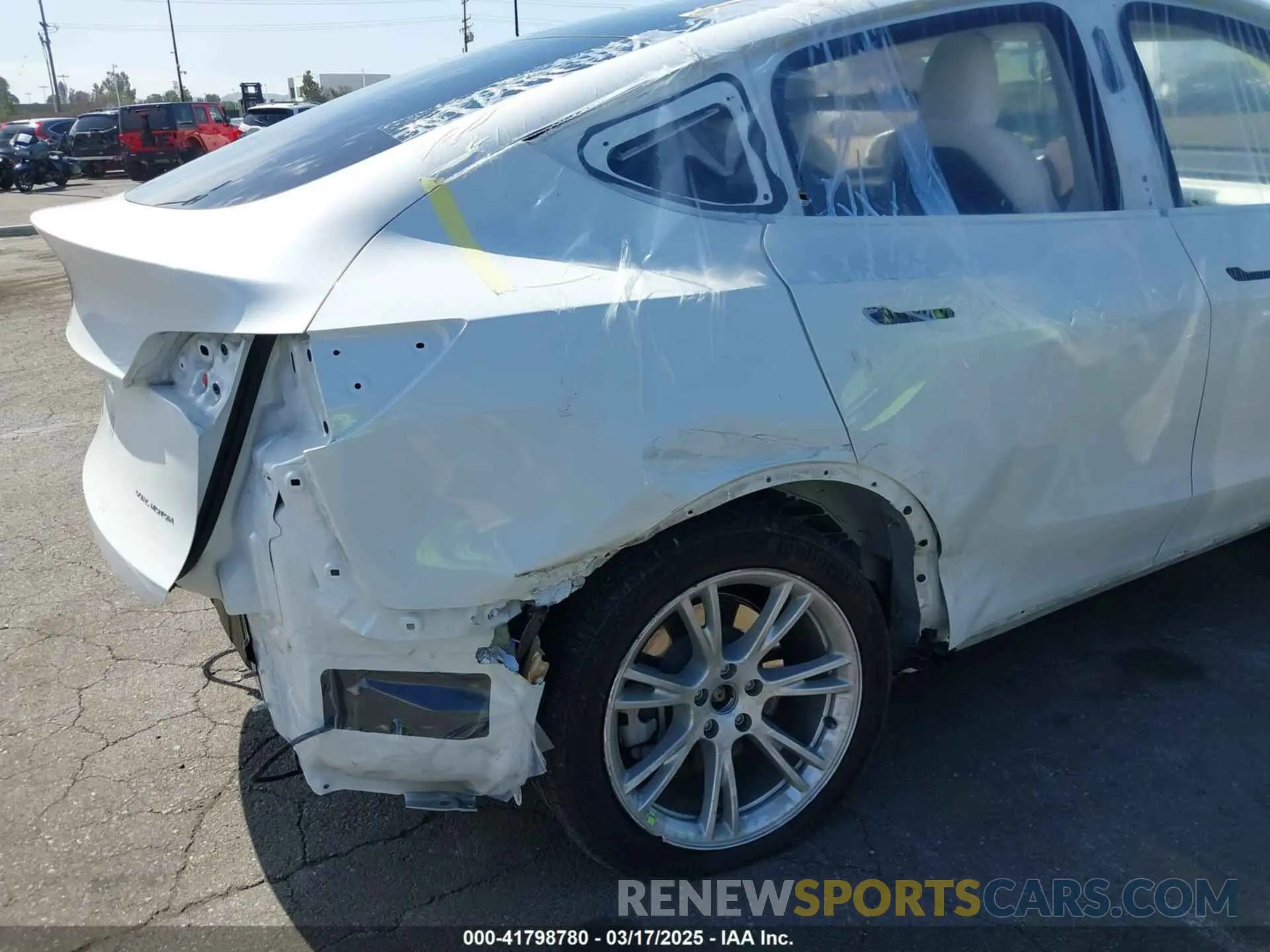 6 Photograph of a damaged car 7SAYGDEE2PF632121 TESLA MODEL Y 2023