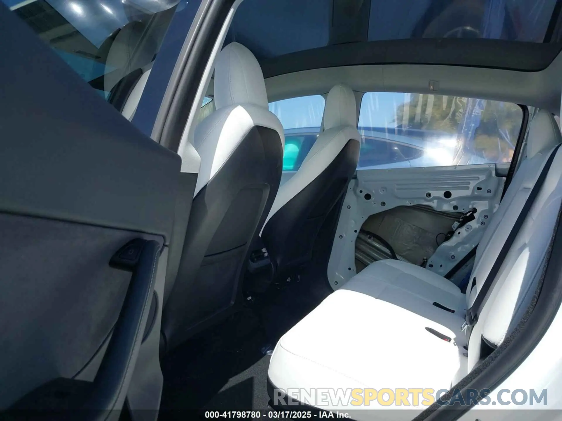8 Photograph of a damaged car 7SAYGDEE2PF632121 TESLA MODEL Y 2023