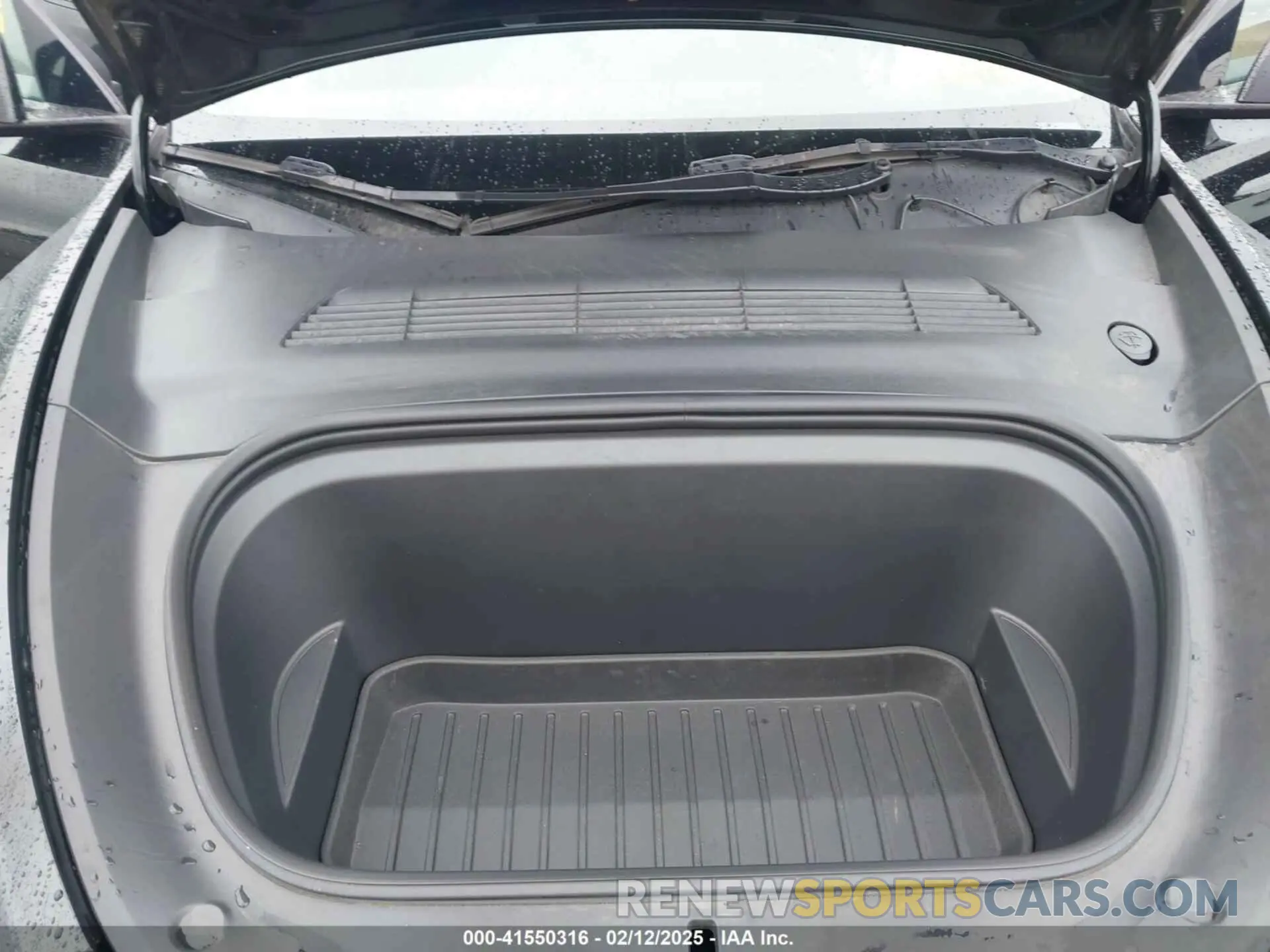 10 Photograph of a damaged car 7SAYGDEE2PF632443 TESLA MODEL Y 2023