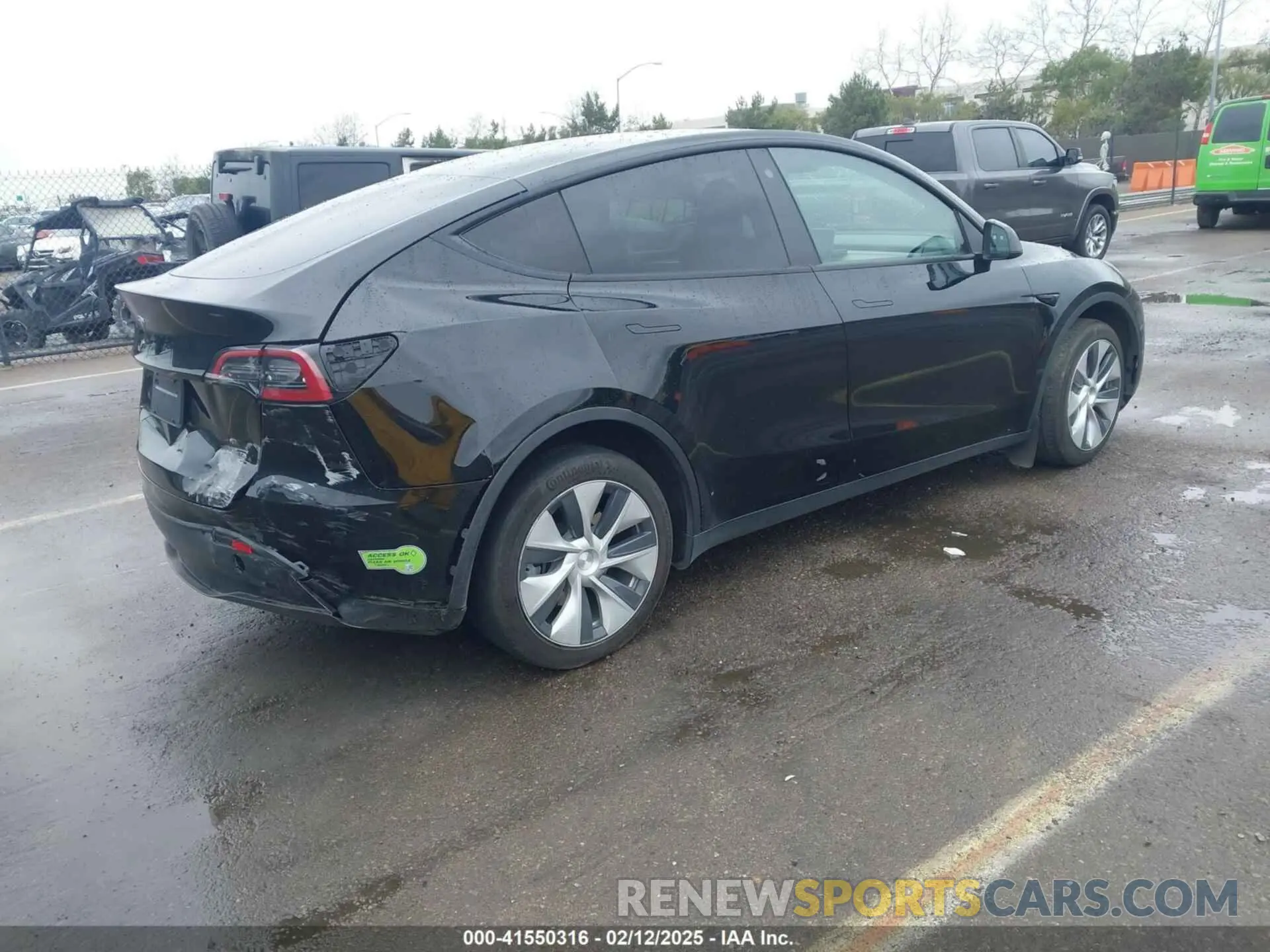 4 Photograph of a damaged car 7SAYGDEE2PF632443 TESLA MODEL Y 2023
