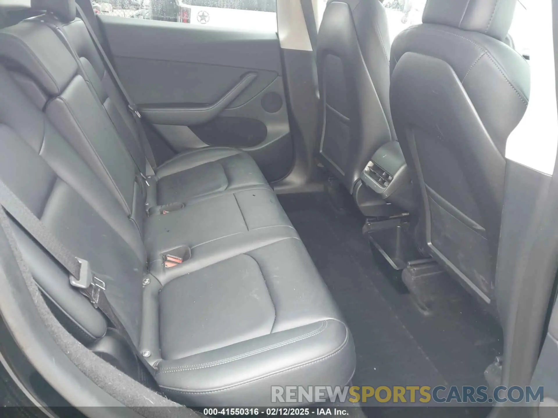 8 Photograph of a damaged car 7SAYGDEE2PF632443 TESLA MODEL Y 2023