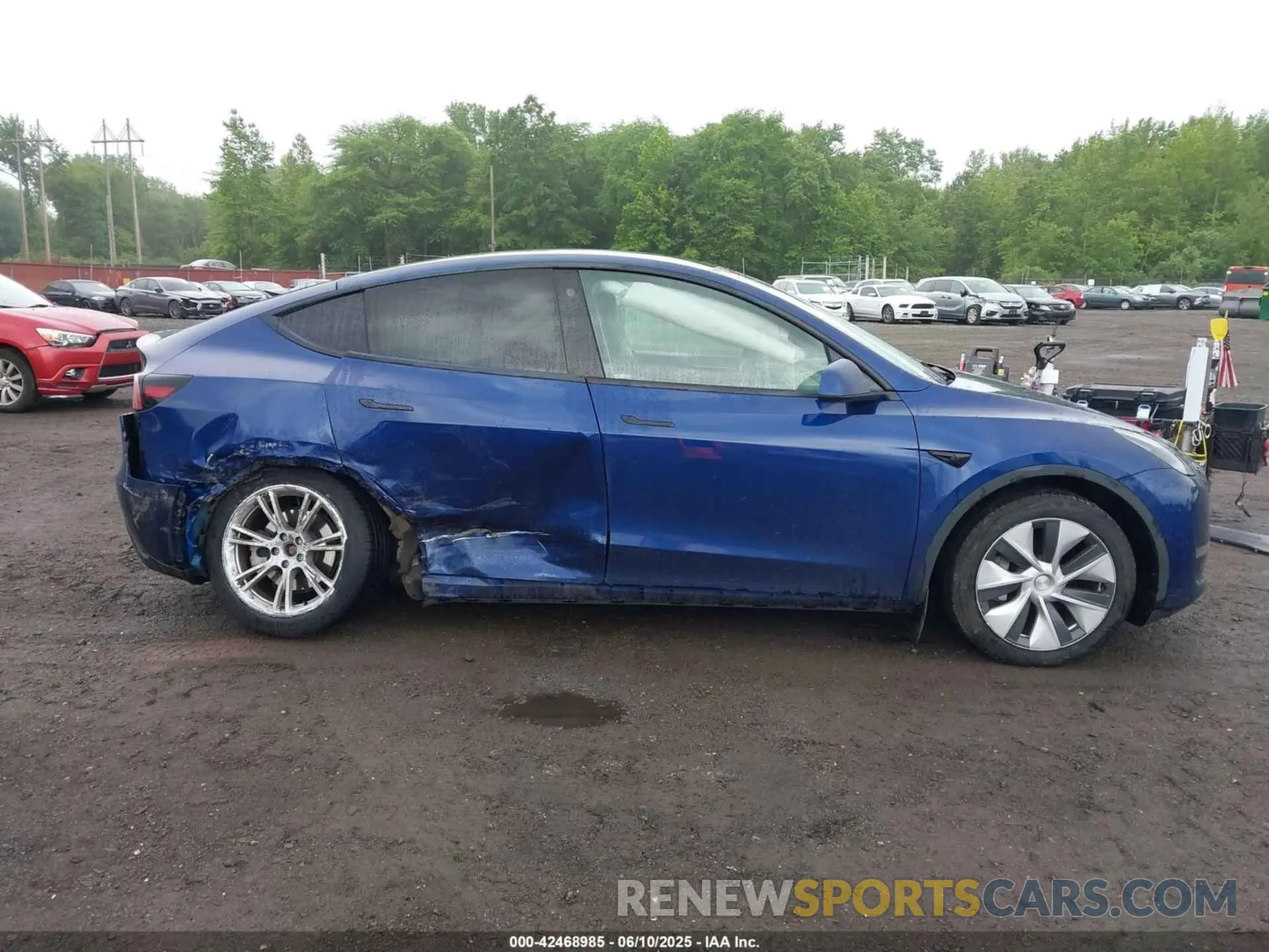 13 Photograph of a damaged car 7SAYGDEE2PF683649 TESLA MODEL Y 2023