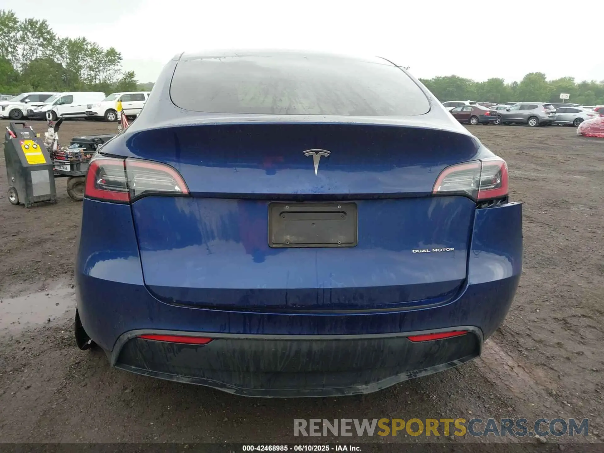16 Photograph of a damaged car 7SAYGDEE2PF683649 TESLA MODEL Y 2023
