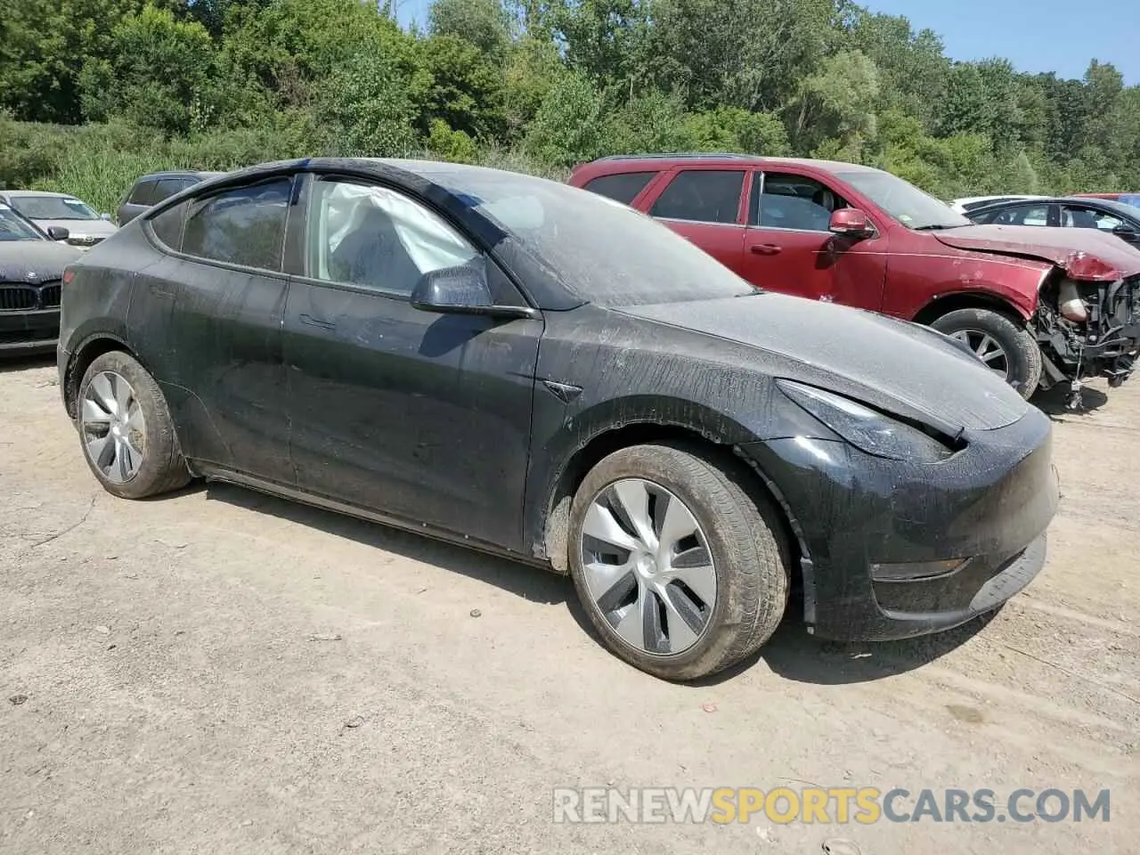 4 Photograph of a damaged car 7SAYGDEE2PF685966 TESLA MODEL Y 2023