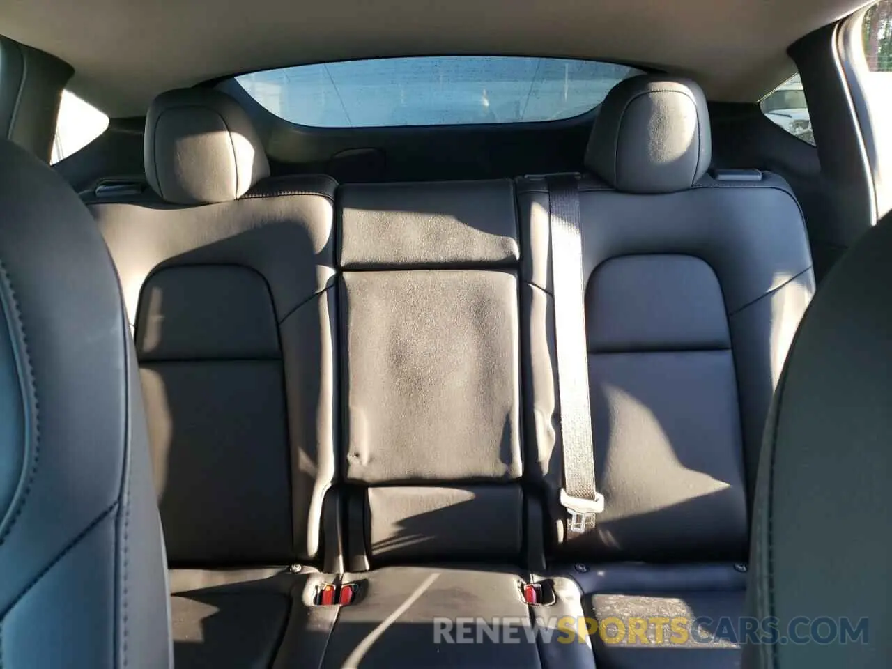 10 Photograph of a damaged car 7SAYGDEE2PF688592 TESLA MODEL Y 2023