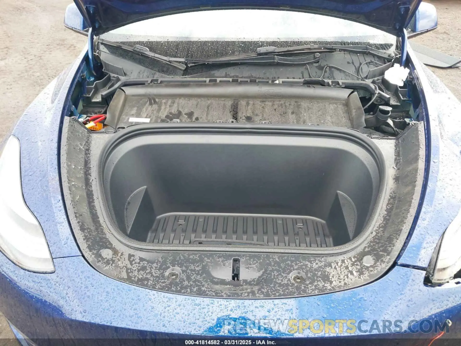 10 Photograph of a damaged car 7SAYGDEE2PF694974 TESLA MODEL Y 2023