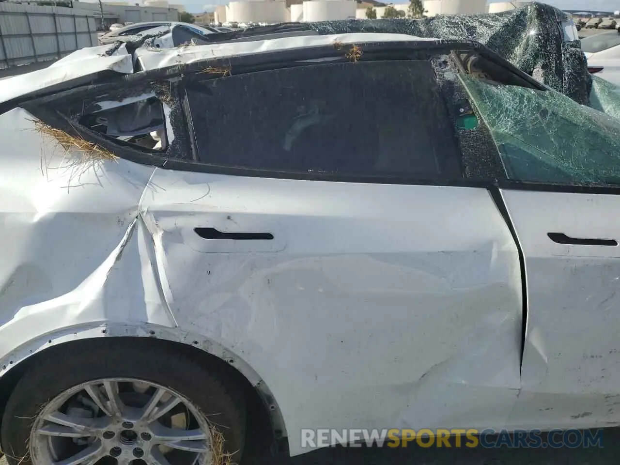 10 Photograph of a damaged car 7SAYGDEE2PF738780 TESLA MODEL Y 2023