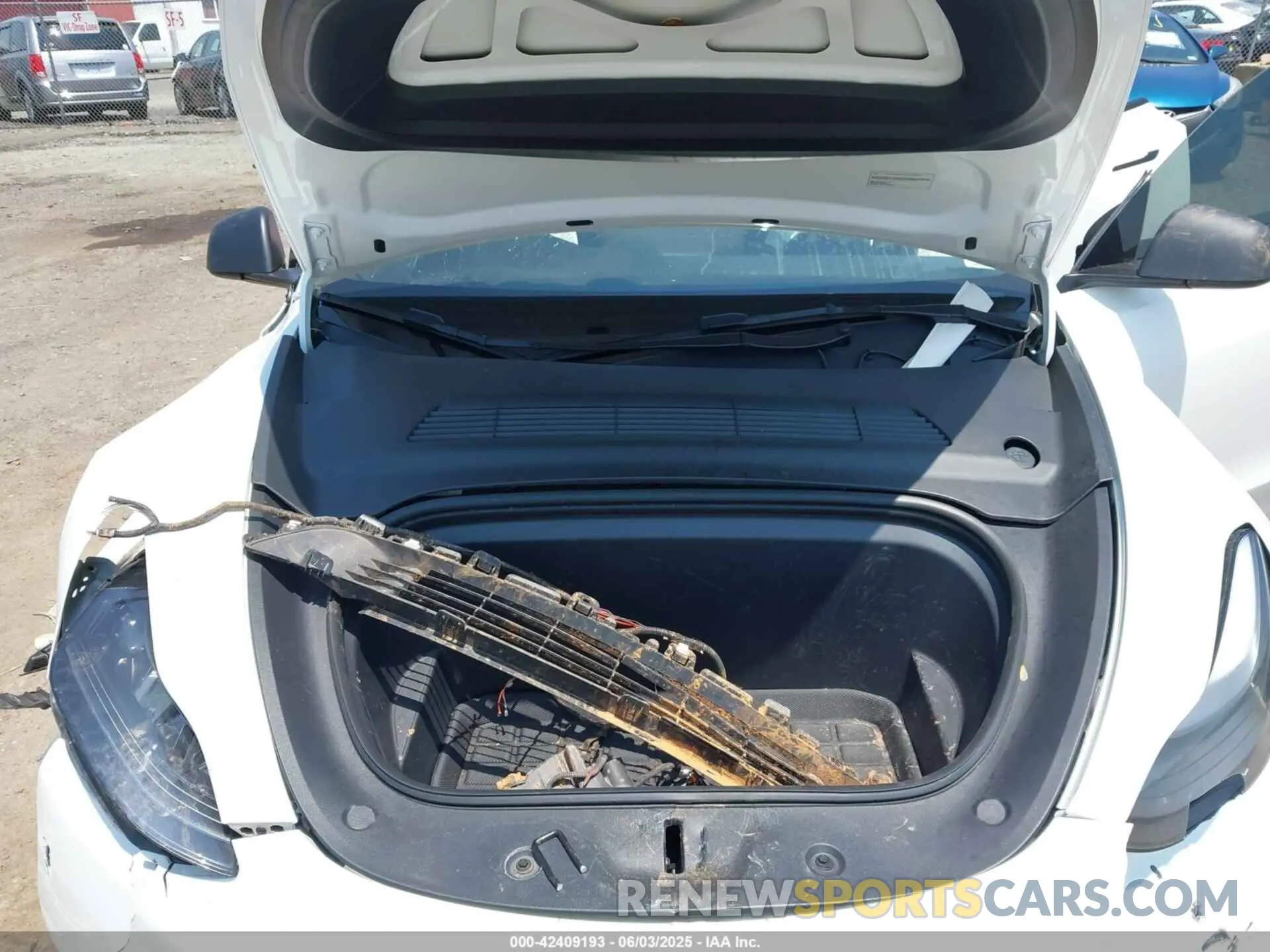 10 Photograph of a damaged car 7SAYGDEE2PF747091 TESLA MODEL Y 2023