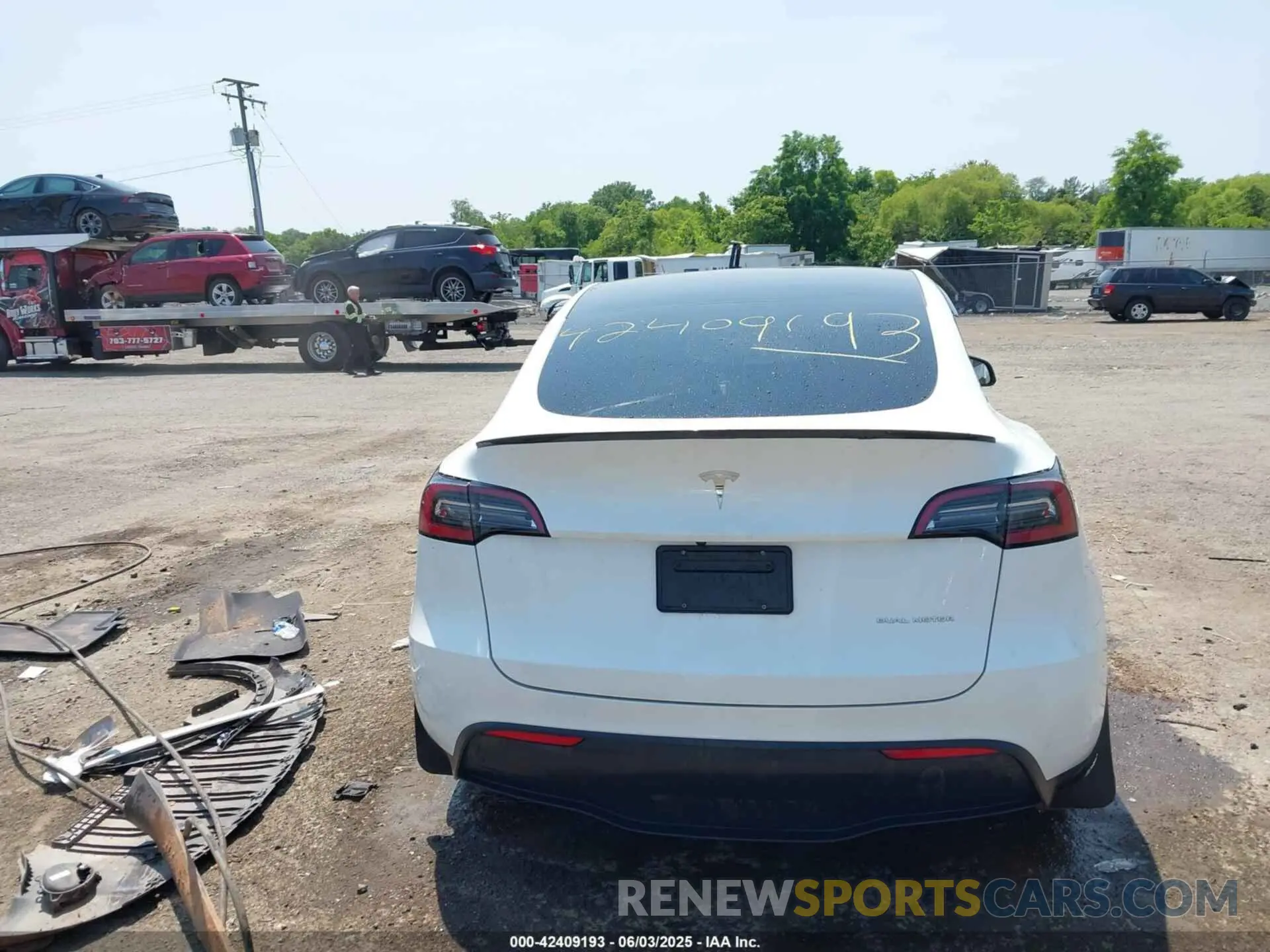 16 Photograph of a damaged car 7SAYGDEE2PF747091 TESLA MODEL Y 2023