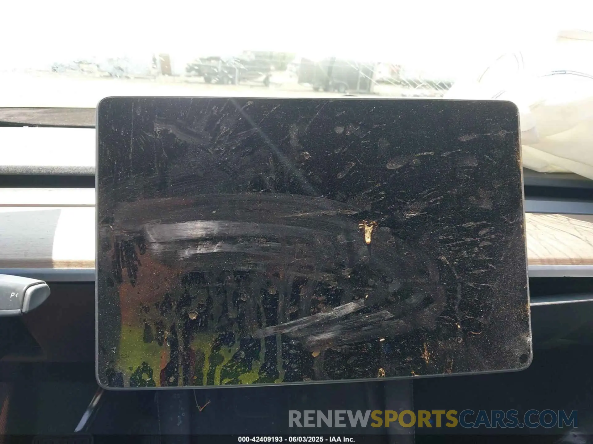 18 Photograph of a damaged car 7SAYGDEE2PF747091 TESLA MODEL Y 2023