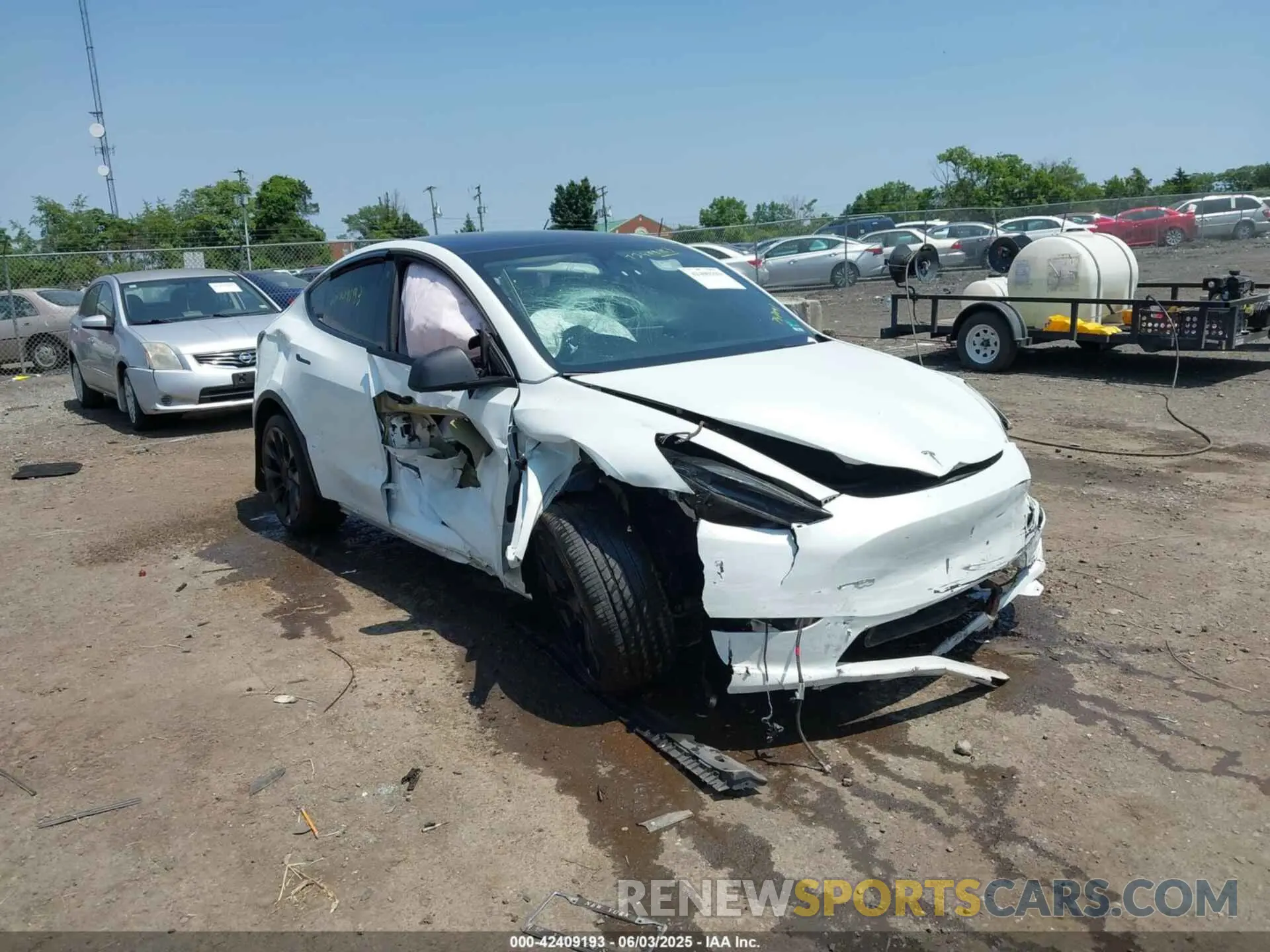 6 Photograph of a damaged car 7SAYGDEE2PF747091 TESLA MODEL Y 2023