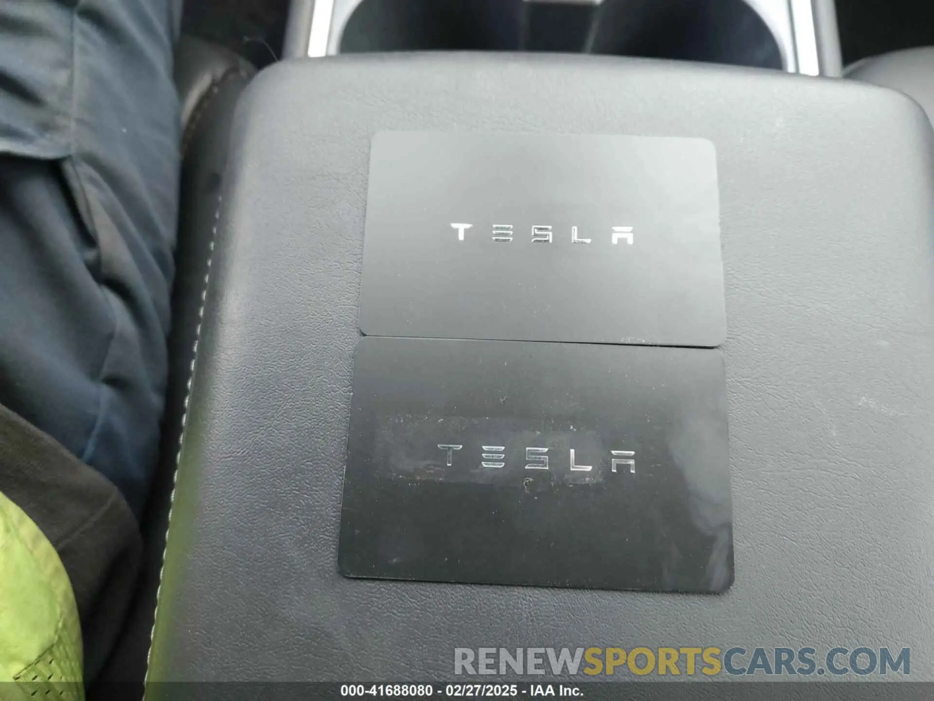 11 Photograph of a damaged car 7SAYGDEE2PF765395 TESLA MODEL Y 2023