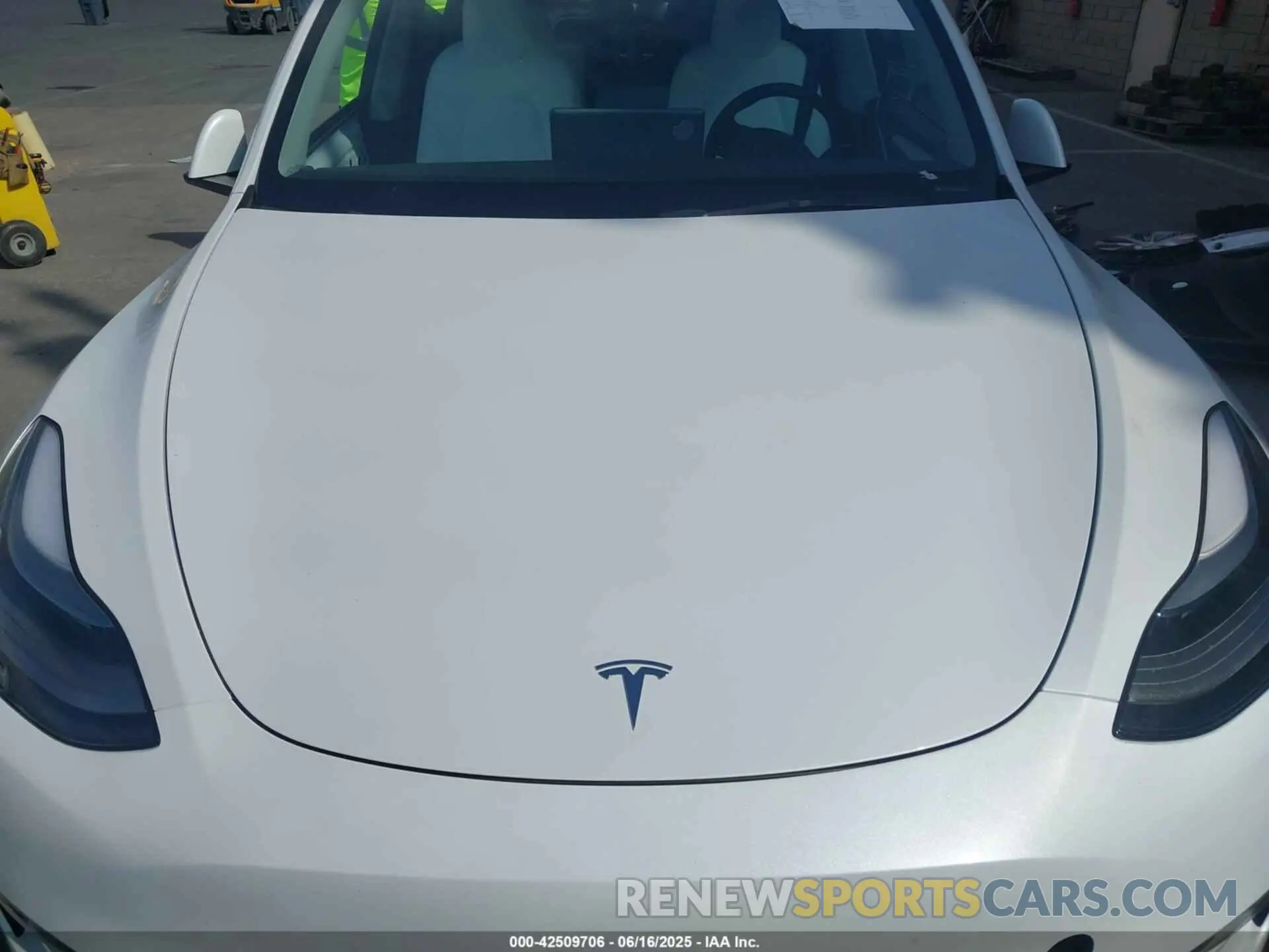 10 Photograph of a damaged car 7SAYGDEE2PF832769 TESLA MODEL Y 2023