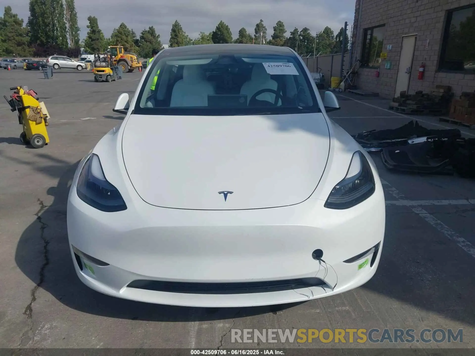 13 Photograph of a damaged car 7SAYGDEE2PF832769 TESLA MODEL Y 2023